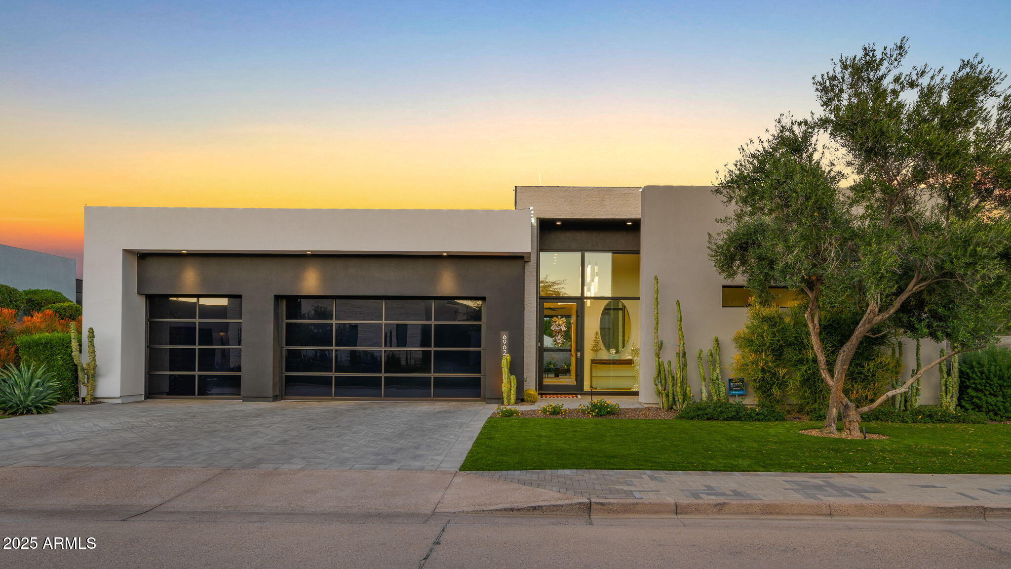 6962 E CACTUS WREN Road