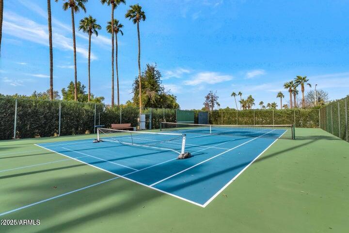 8171 E DEL CAVERNA Drive