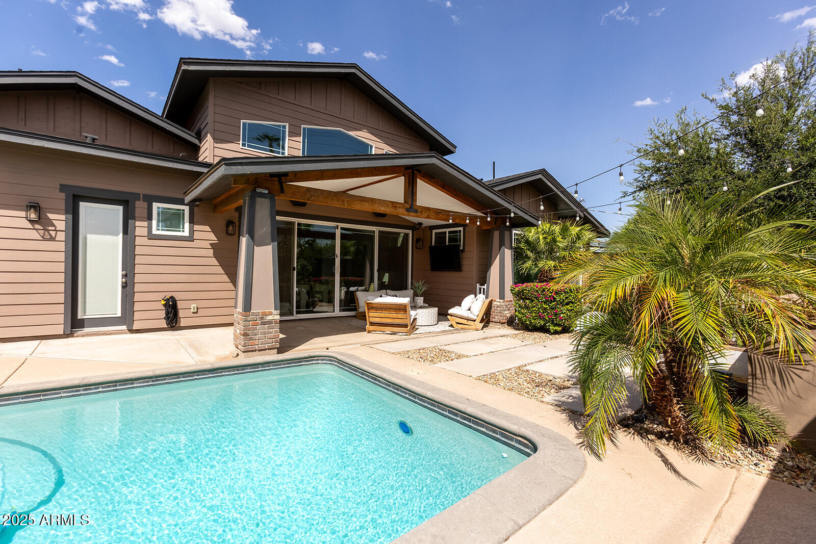 3801 E GLENROSA Avenue