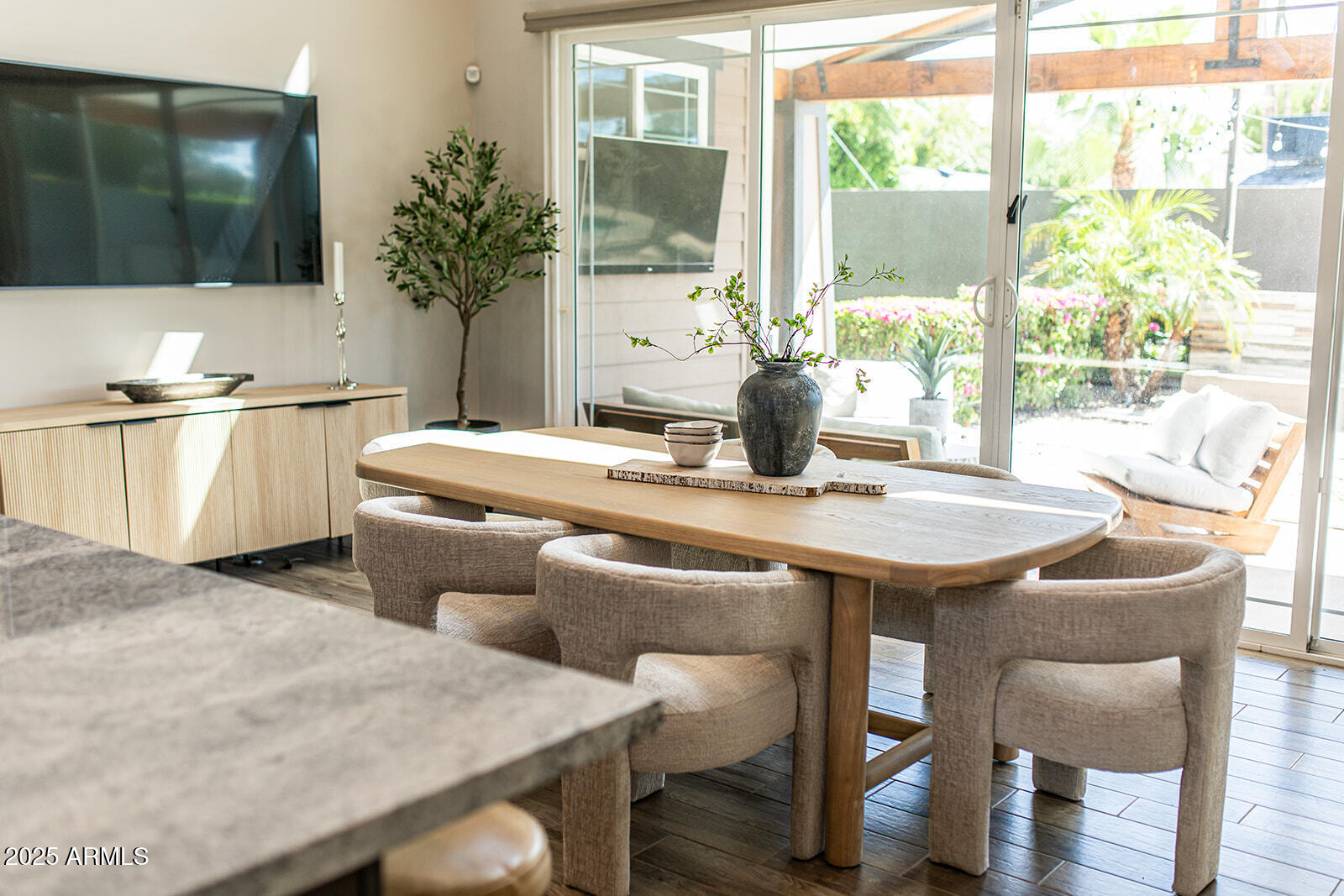 3801 E GLENROSA Avenue