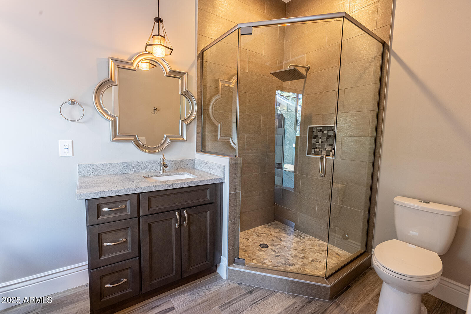 3801 E GLENROSA Avenue