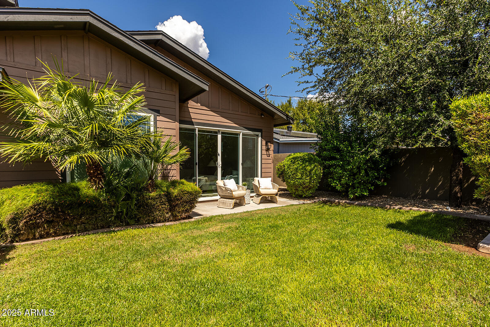 3801 E GLENROSA Avenue