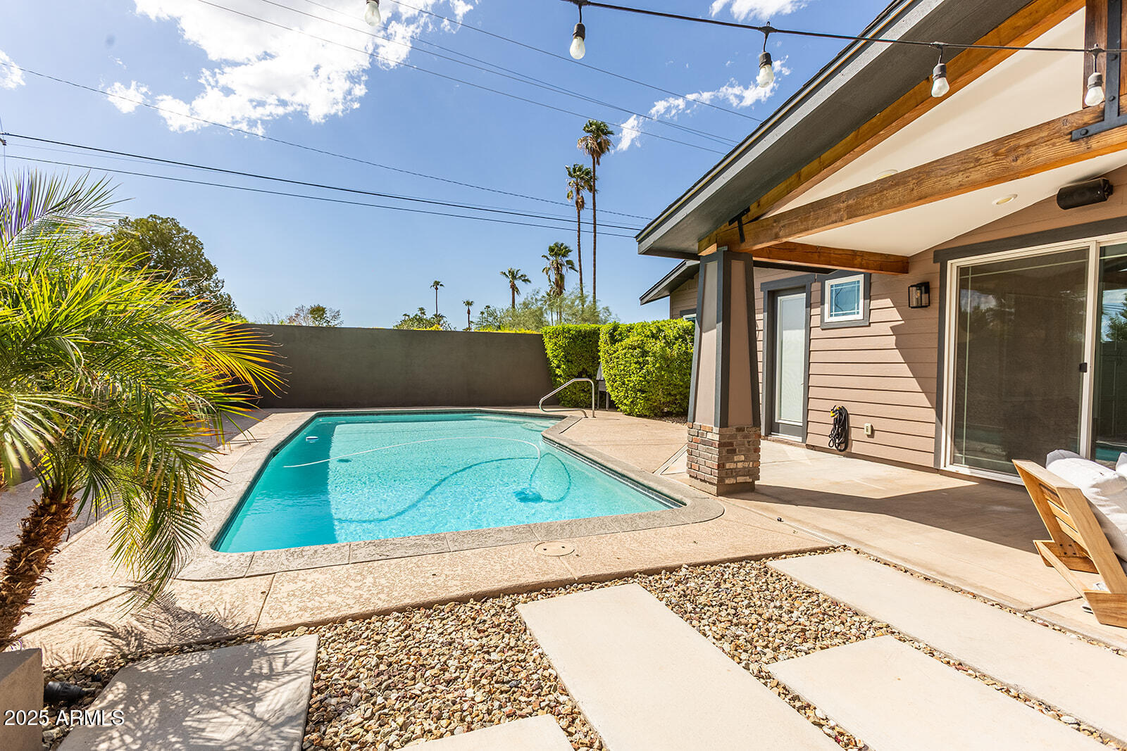 3801 E GLENROSA Avenue