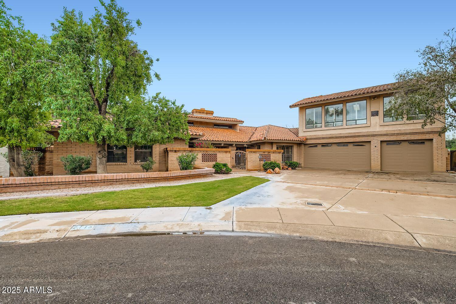 2115 E VAUGHN Street