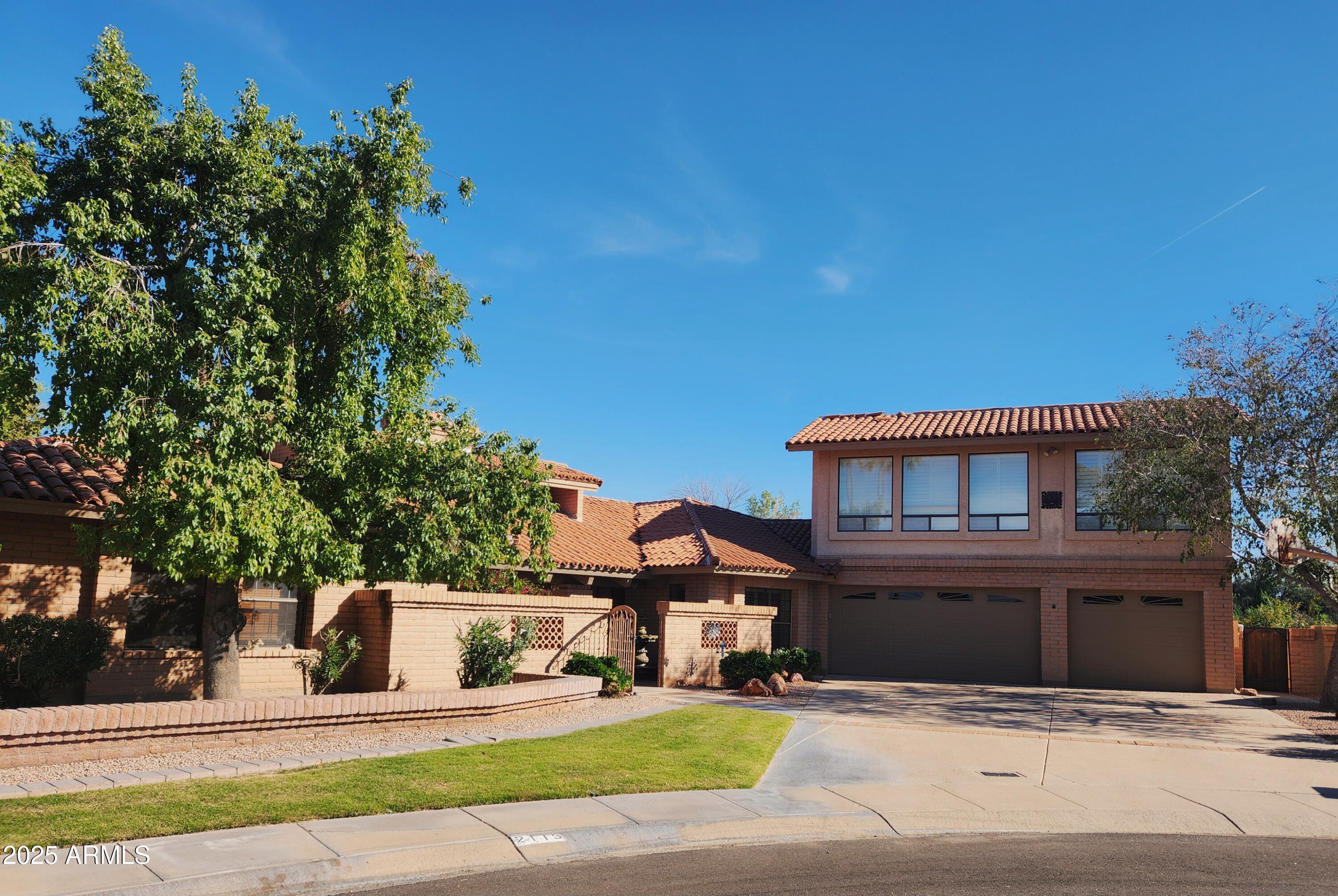 2115 E VAUGHN Street