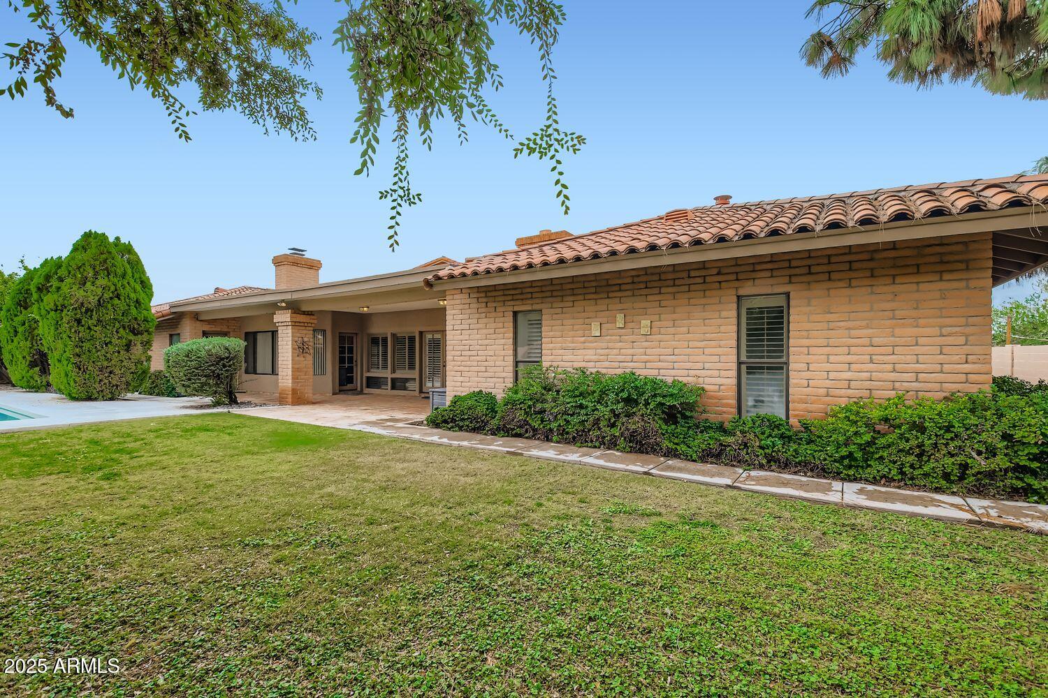 2115 E VAUGHN Street