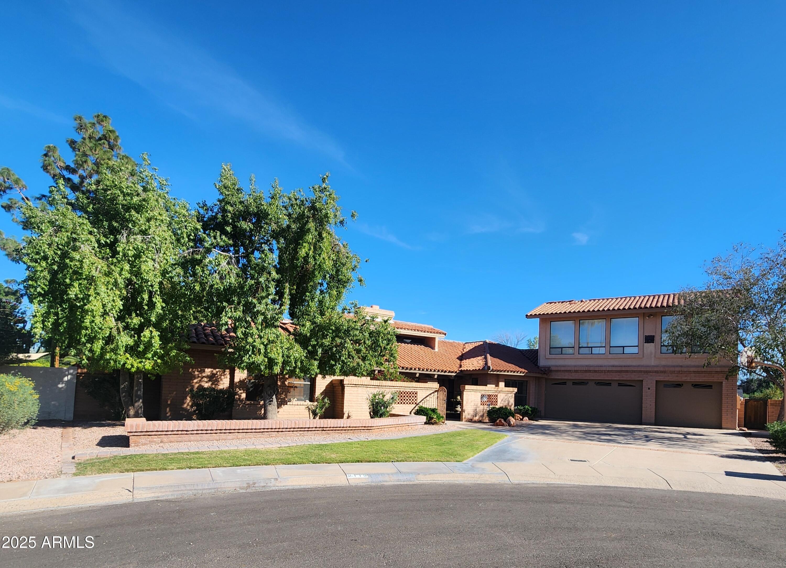 2115 E VAUGHN Street