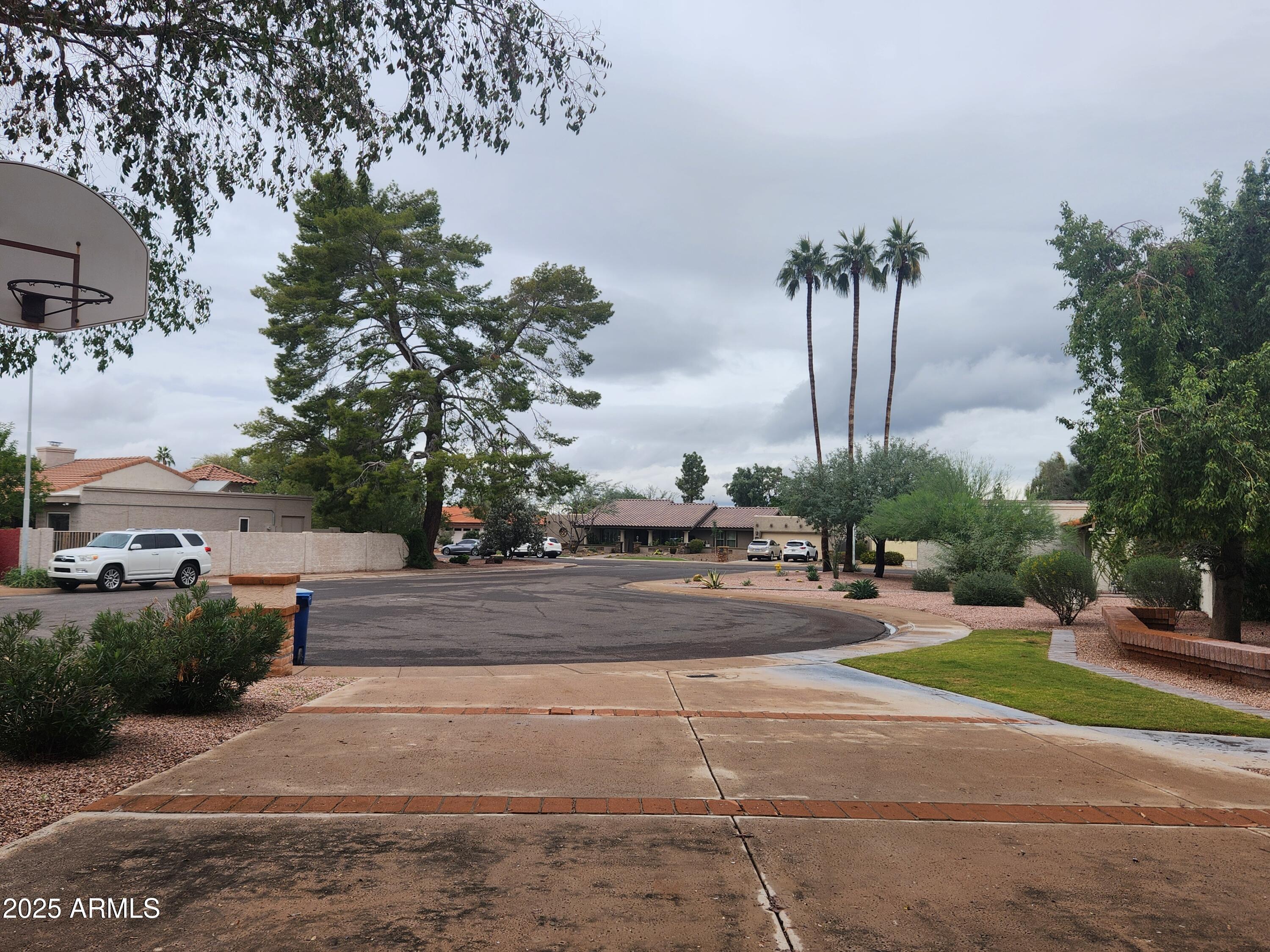 2115 E VAUGHN Street