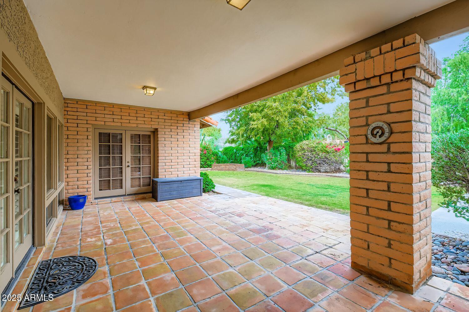 2115 E VAUGHN Street