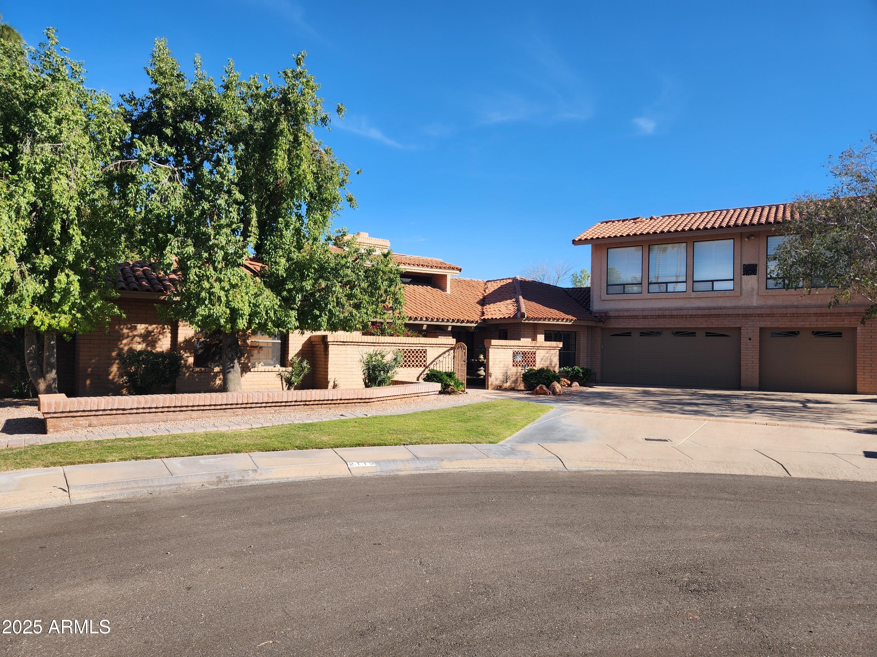 2115 E VAUGHN Street