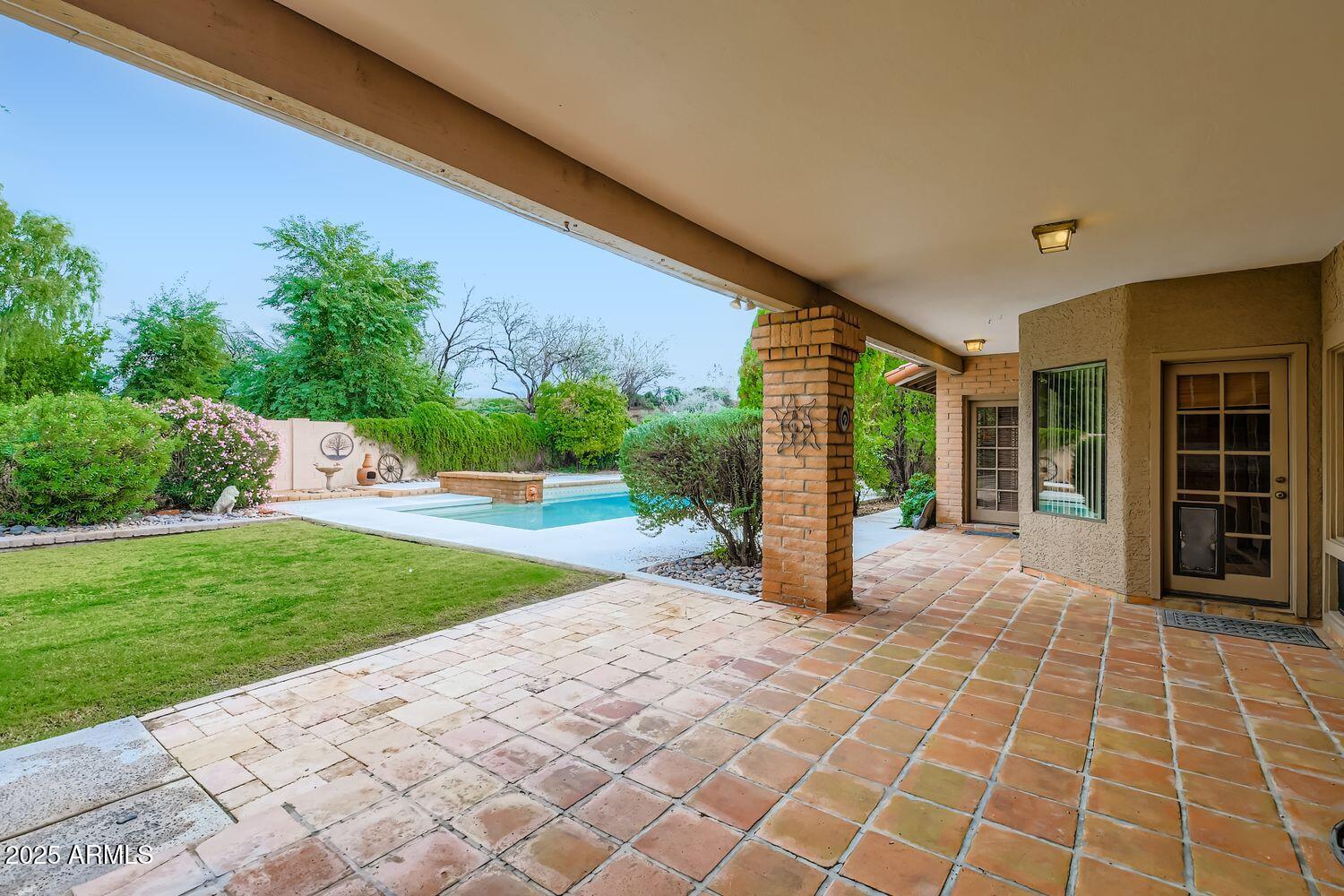 2115 E VAUGHN Street