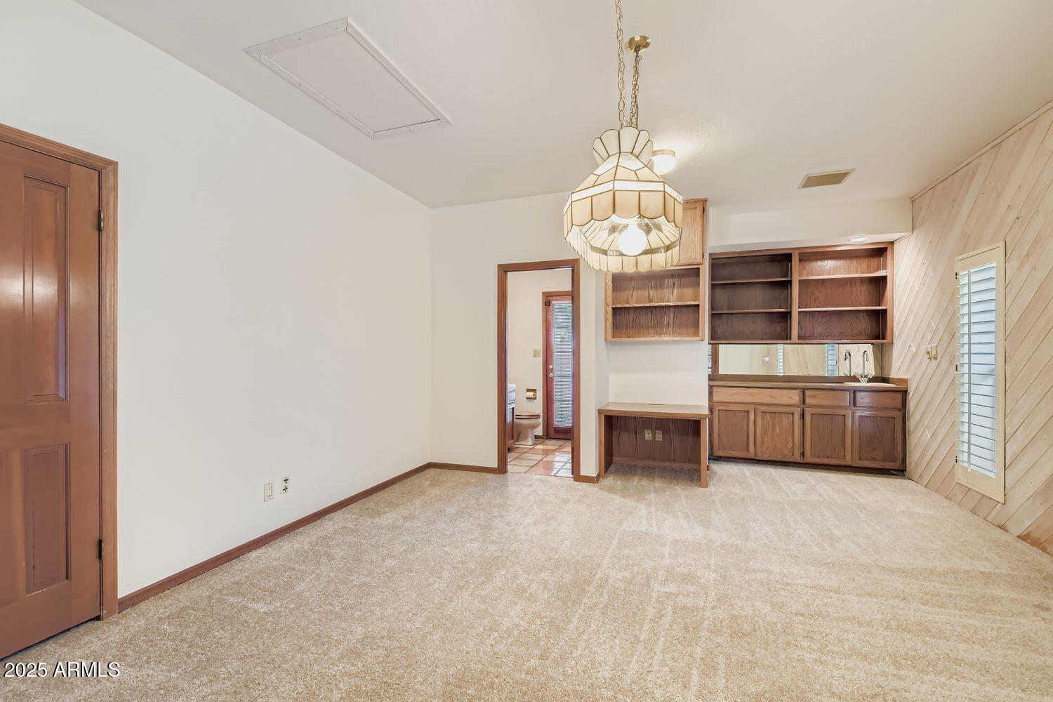 2115 E VAUGHN Street