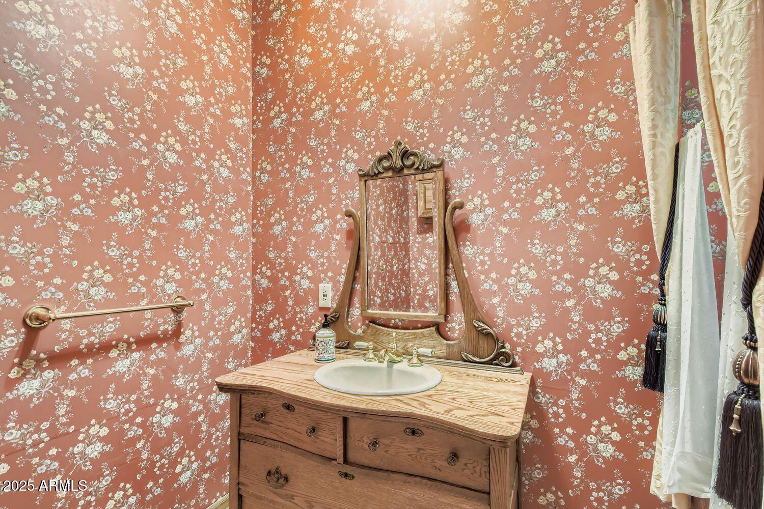 2115 E VAUGHN Street