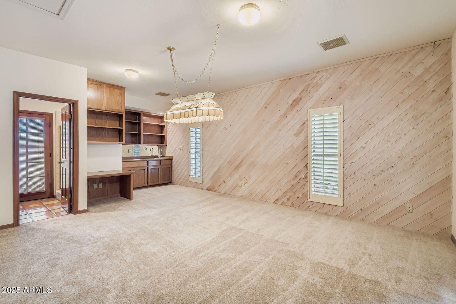 2115 E VAUGHN Street