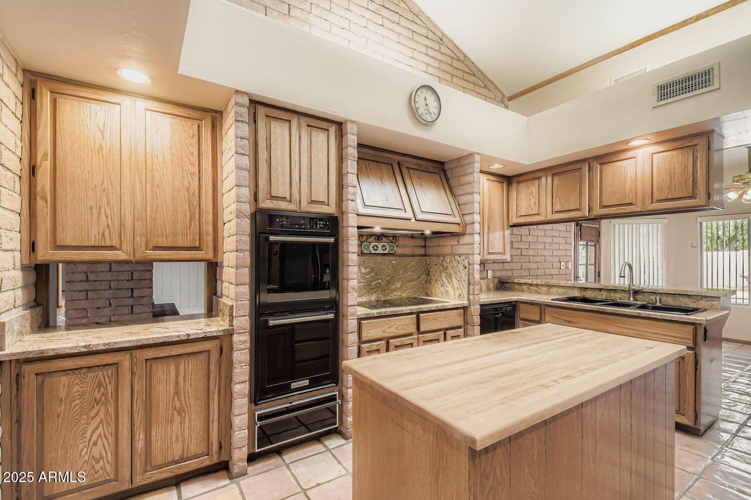 2115 E VAUGHN Street