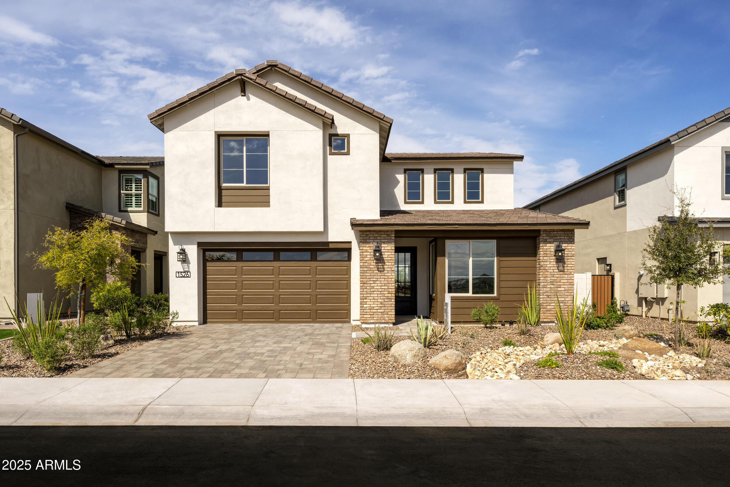 1526 E COCONINO Way
