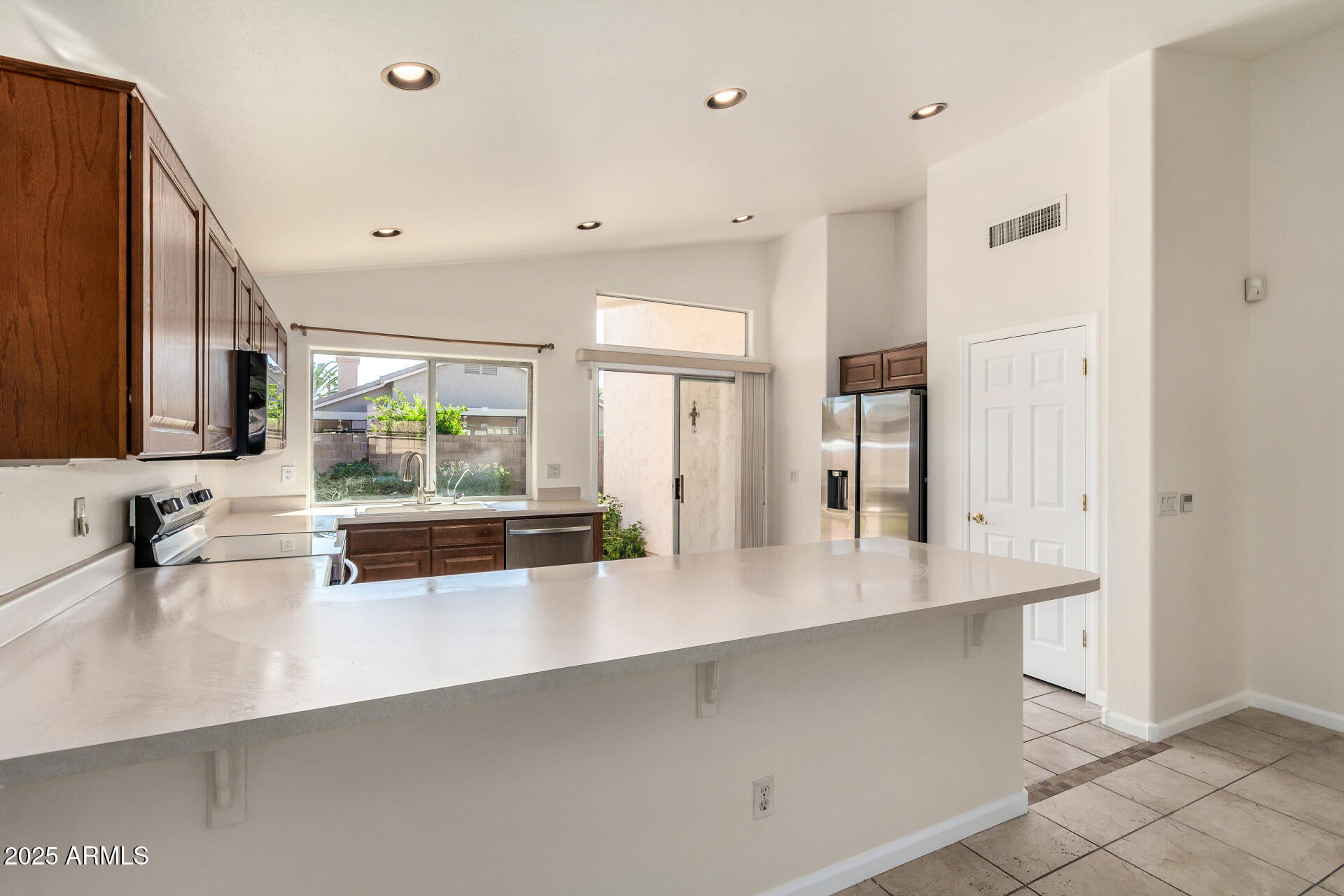 747 W DOUGLAS Avenue