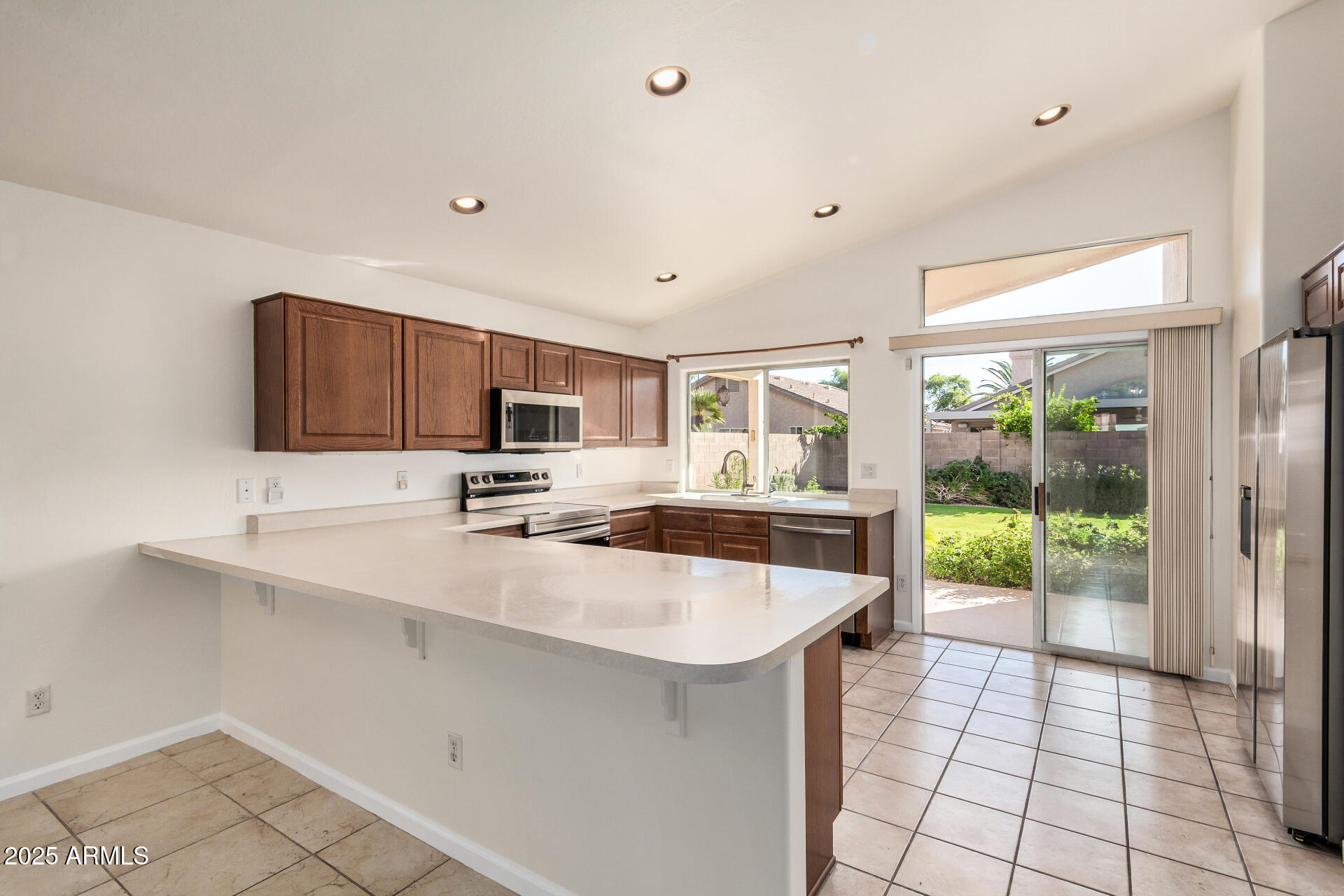 747 W DOUGLAS Avenue