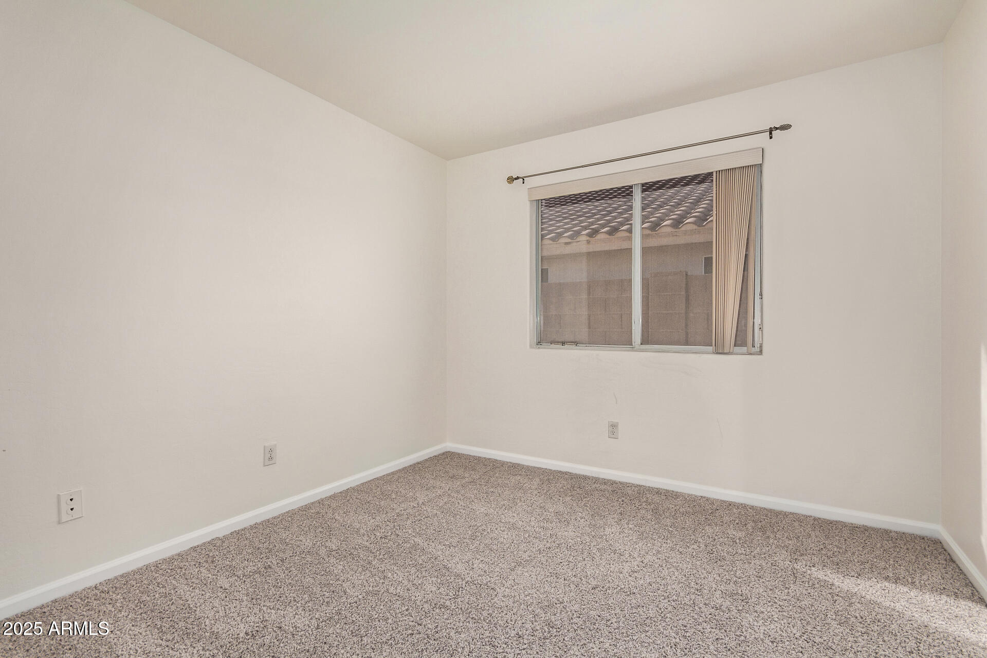 747 W DOUGLAS Avenue