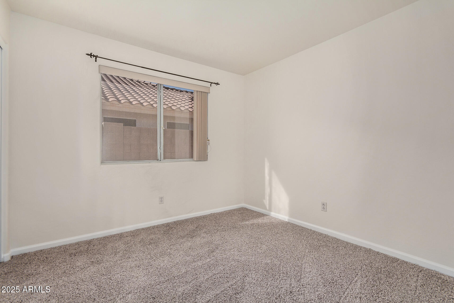 747 W DOUGLAS Avenue