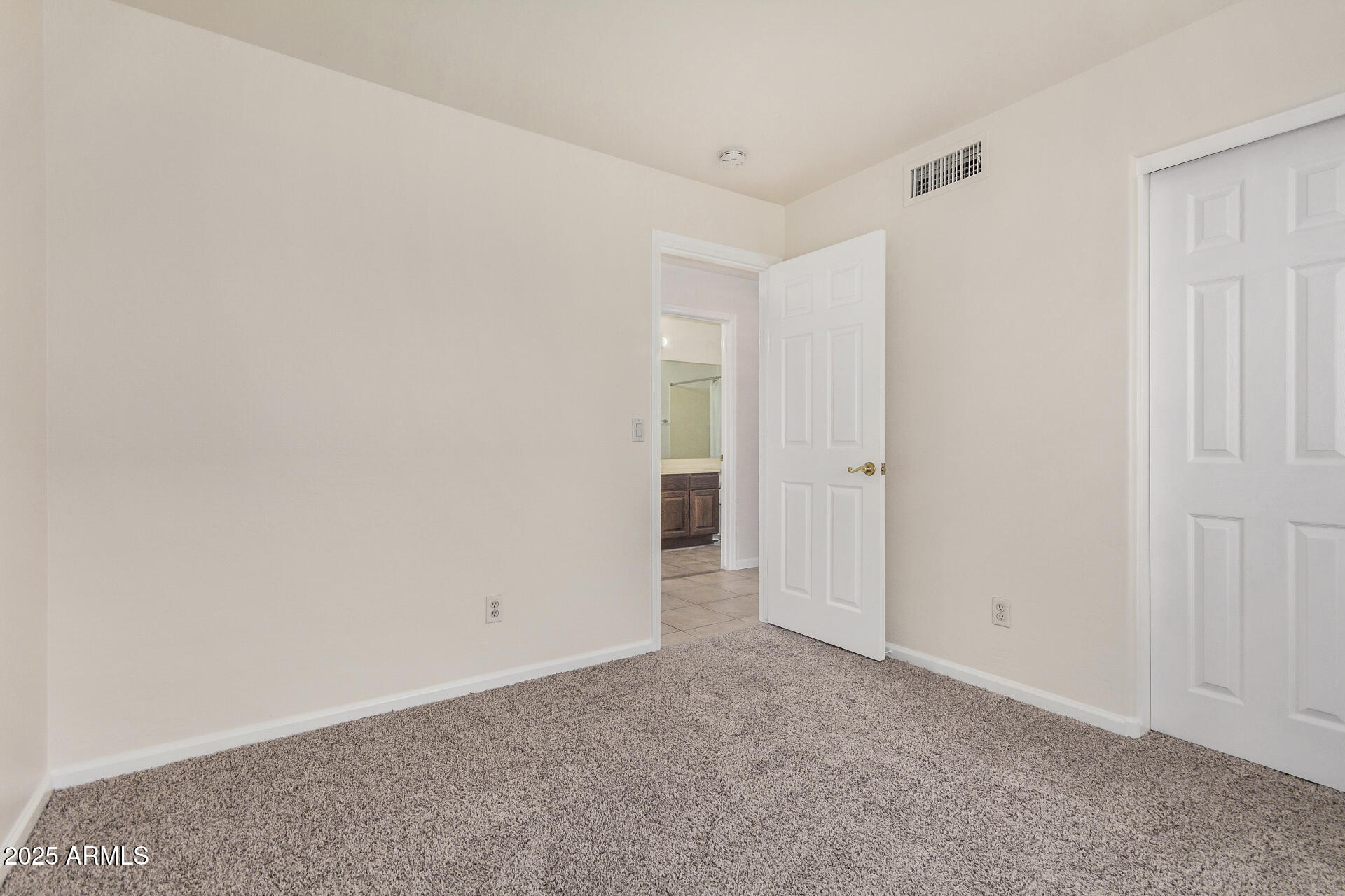 747 W DOUGLAS Avenue