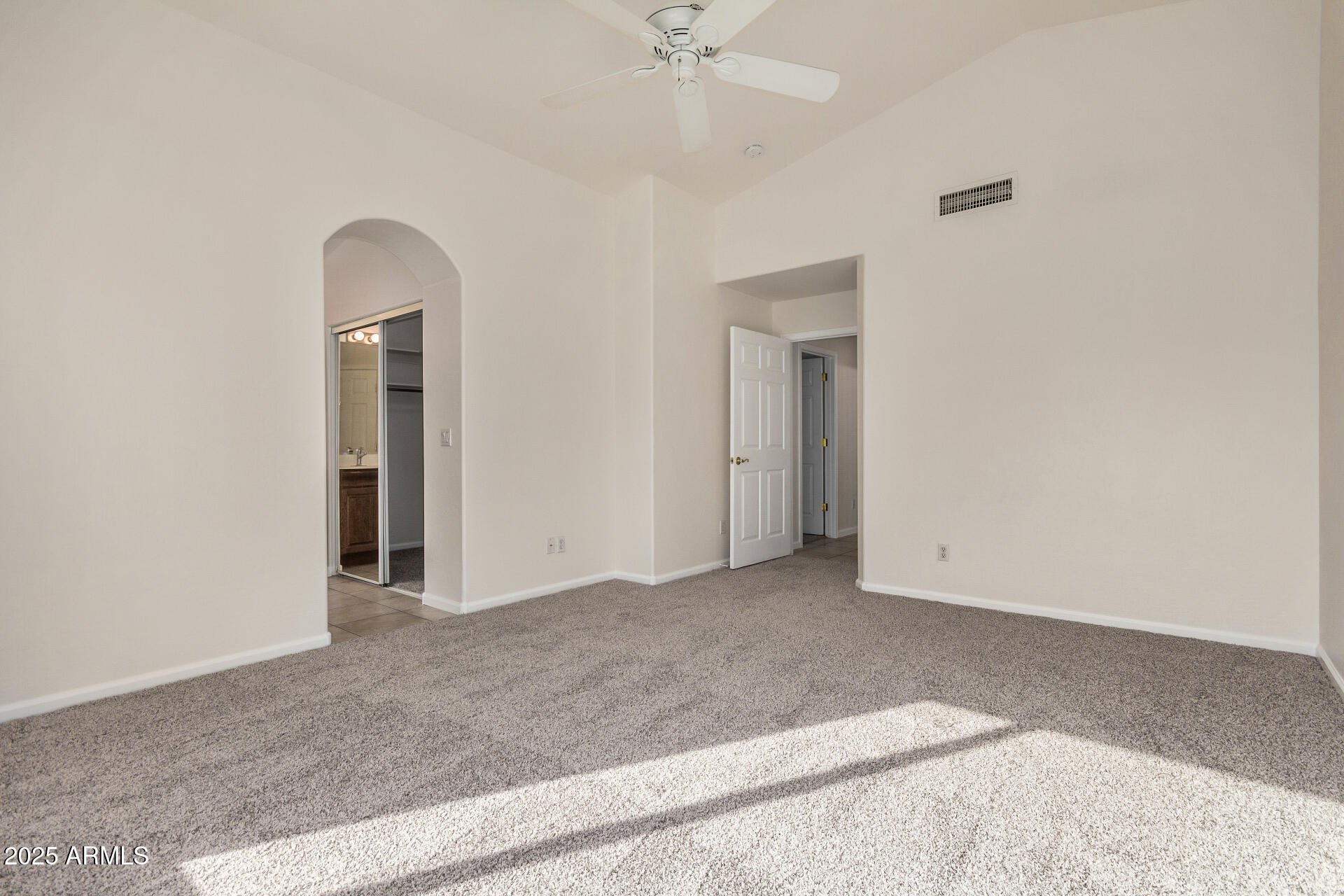 747 W DOUGLAS Avenue