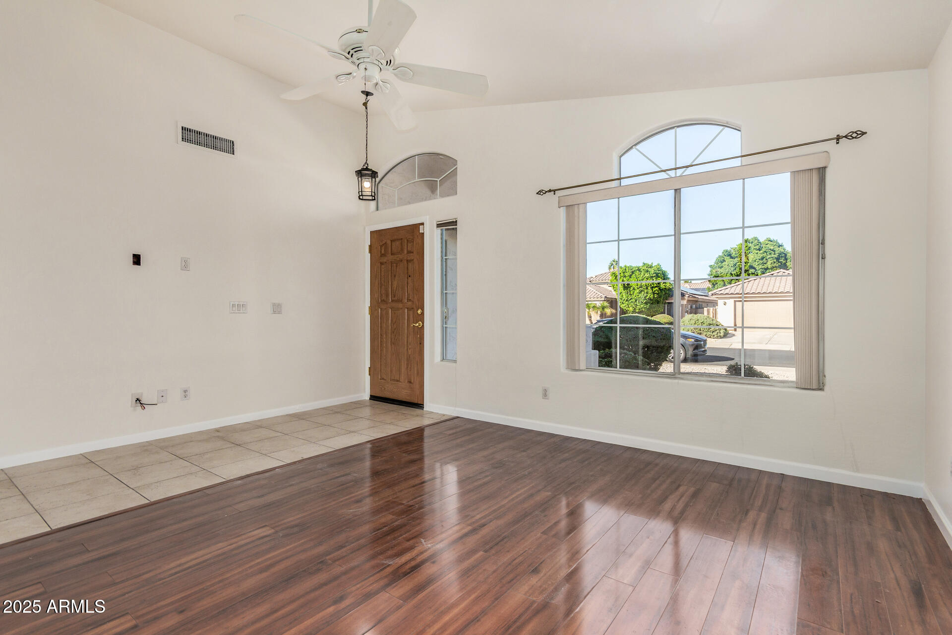 747 W DOUGLAS Avenue