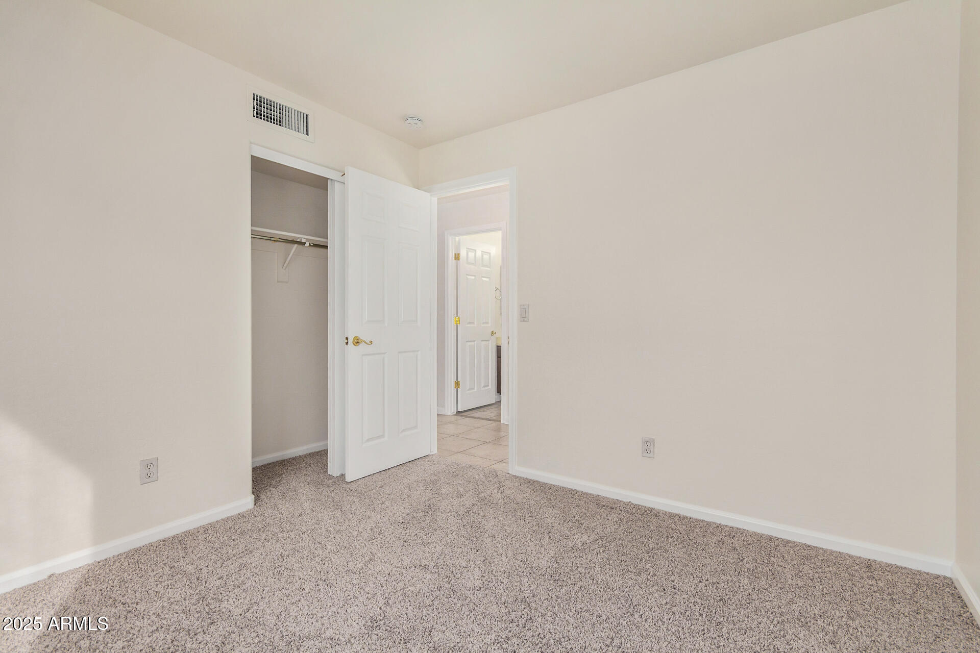 747 W DOUGLAS Avenue