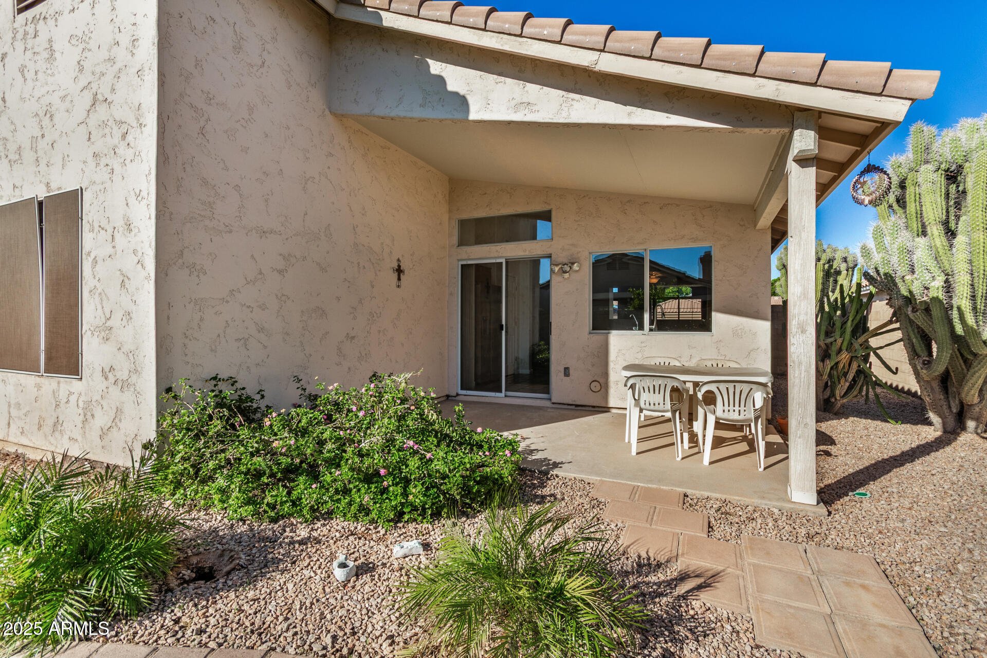 747 W DOUGLAS Avenue