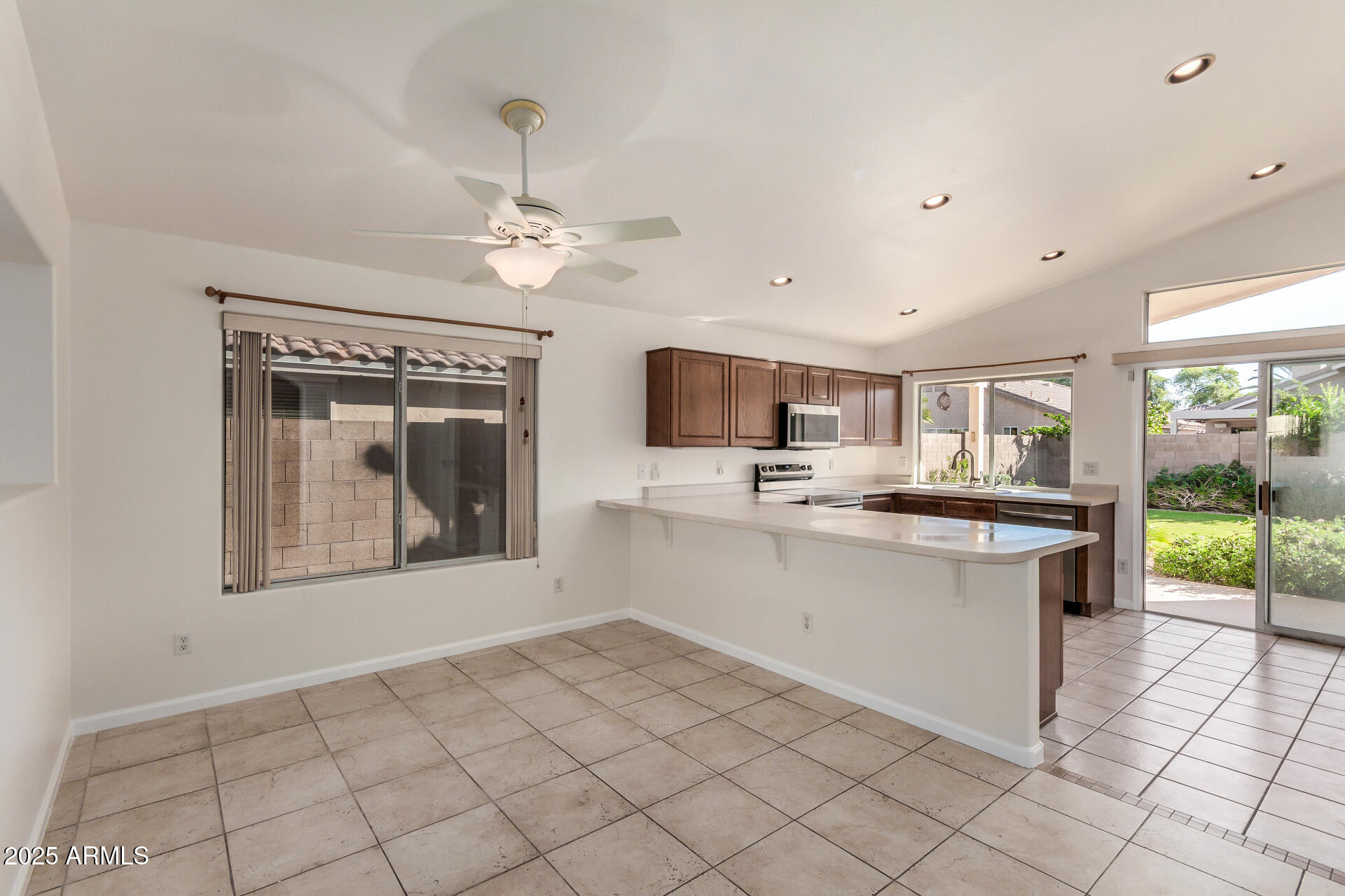 747 W DOUGLAS Avenue