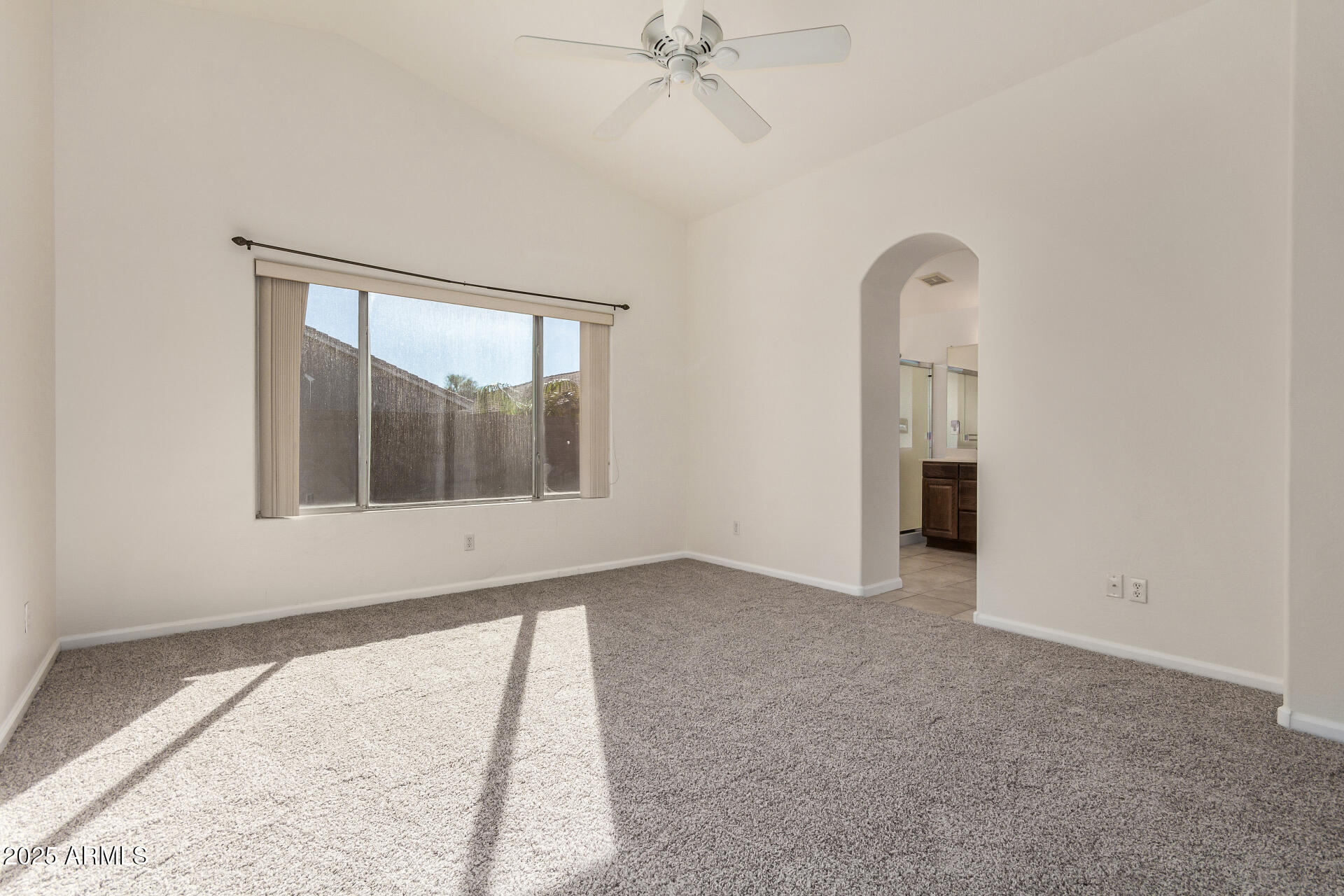 747 W DOUGLAS Avenue