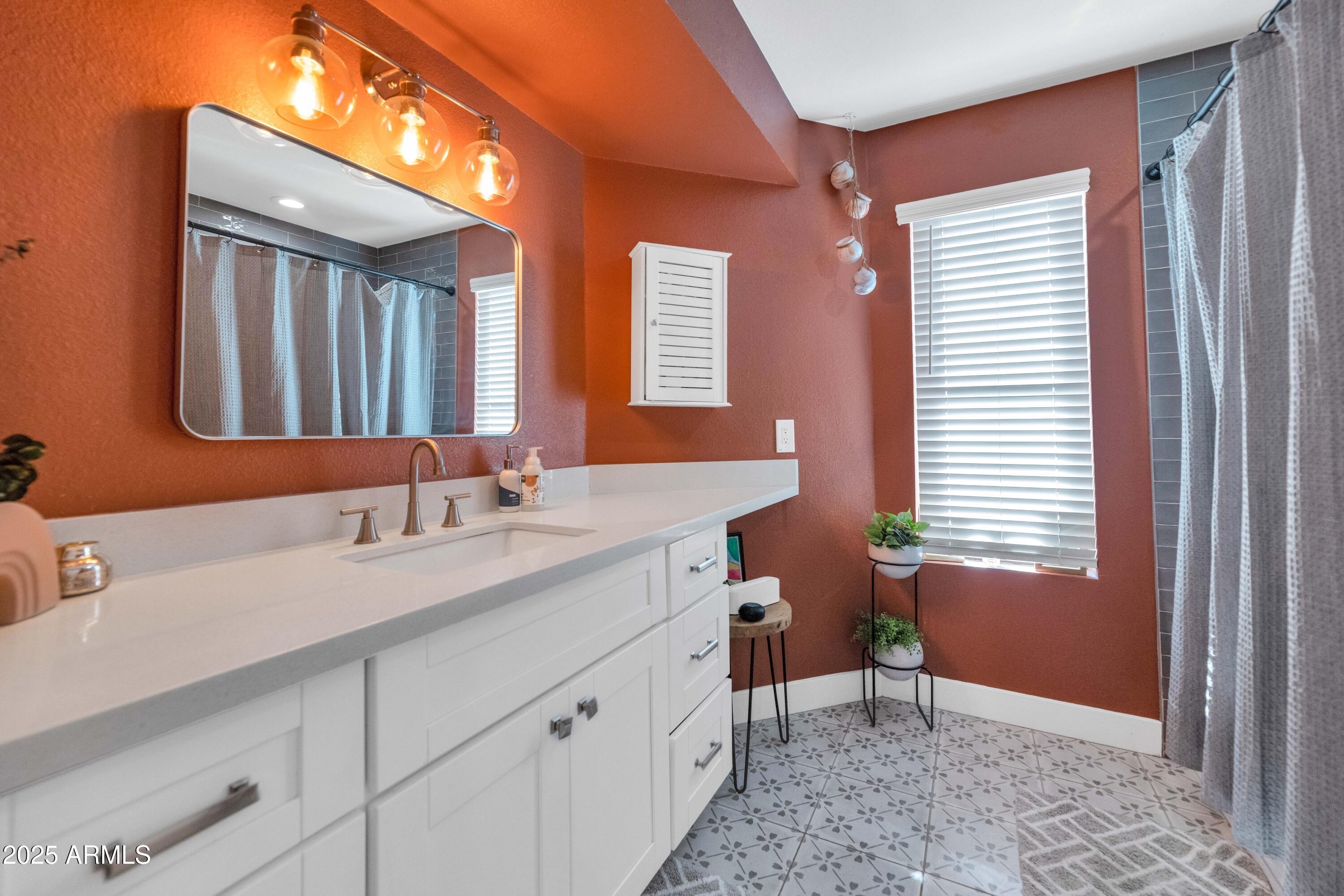 7252 E MAVERICK Road