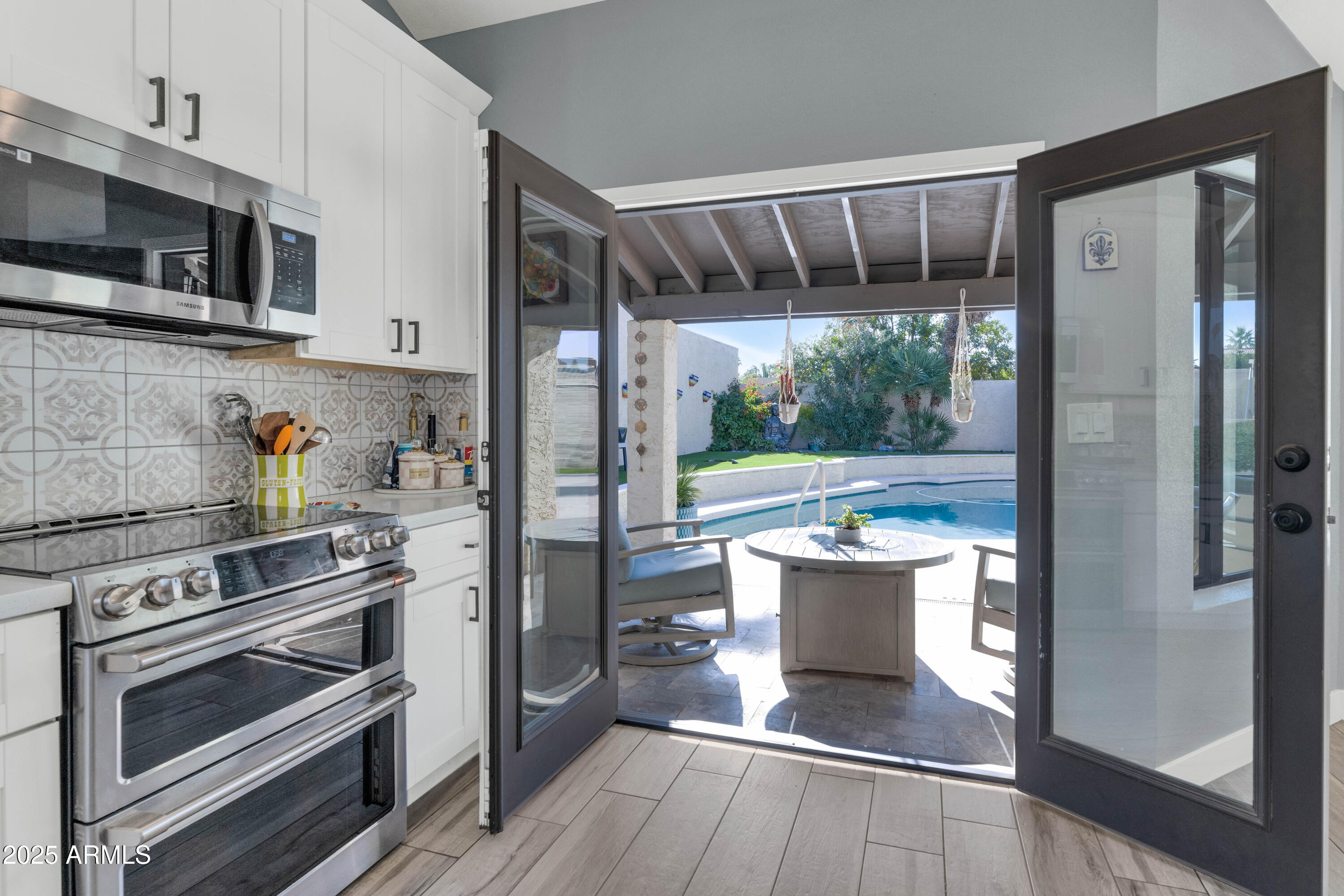 7252 E MAVERICK Road