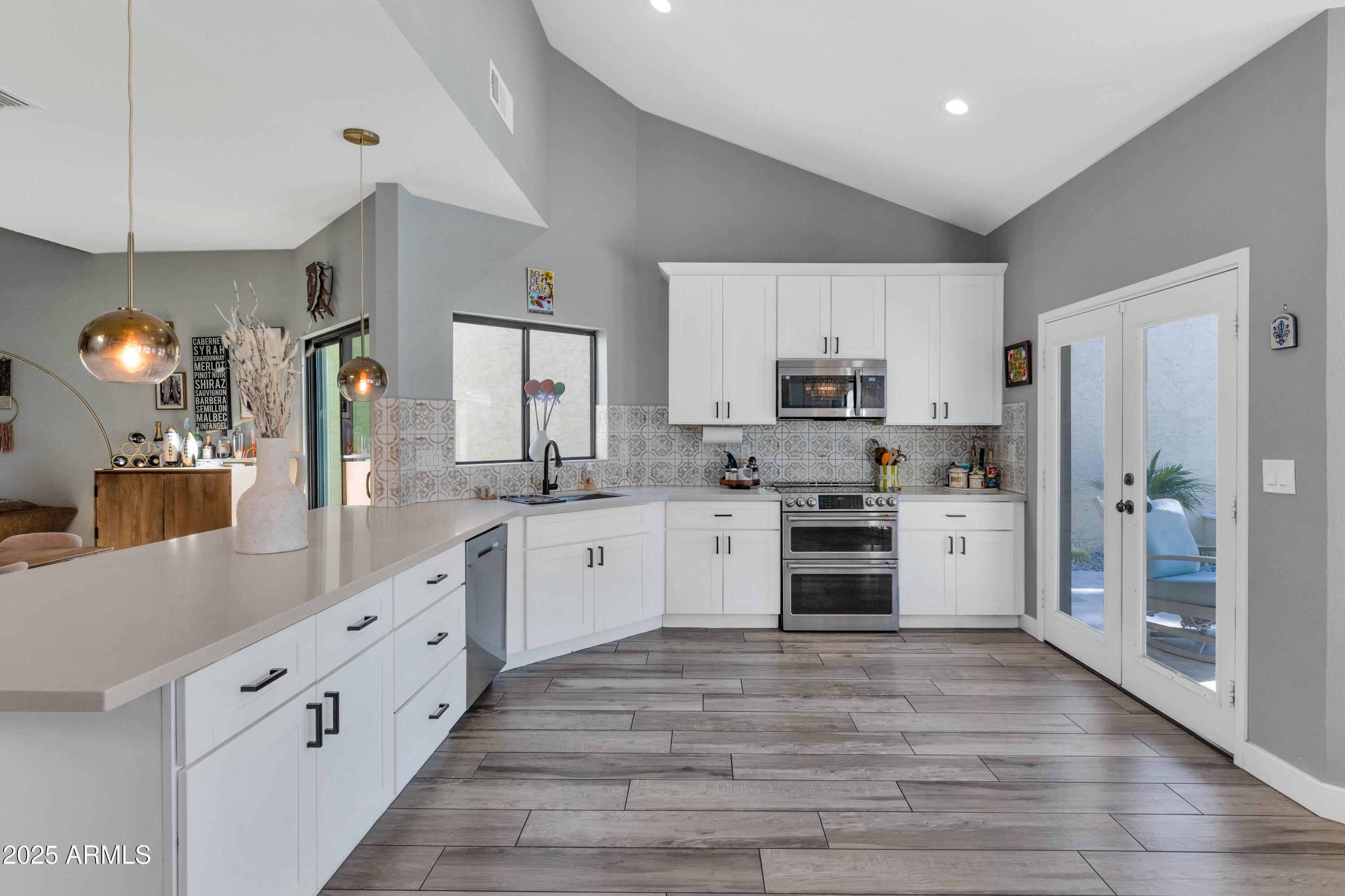 7252 E MAVERICK Road