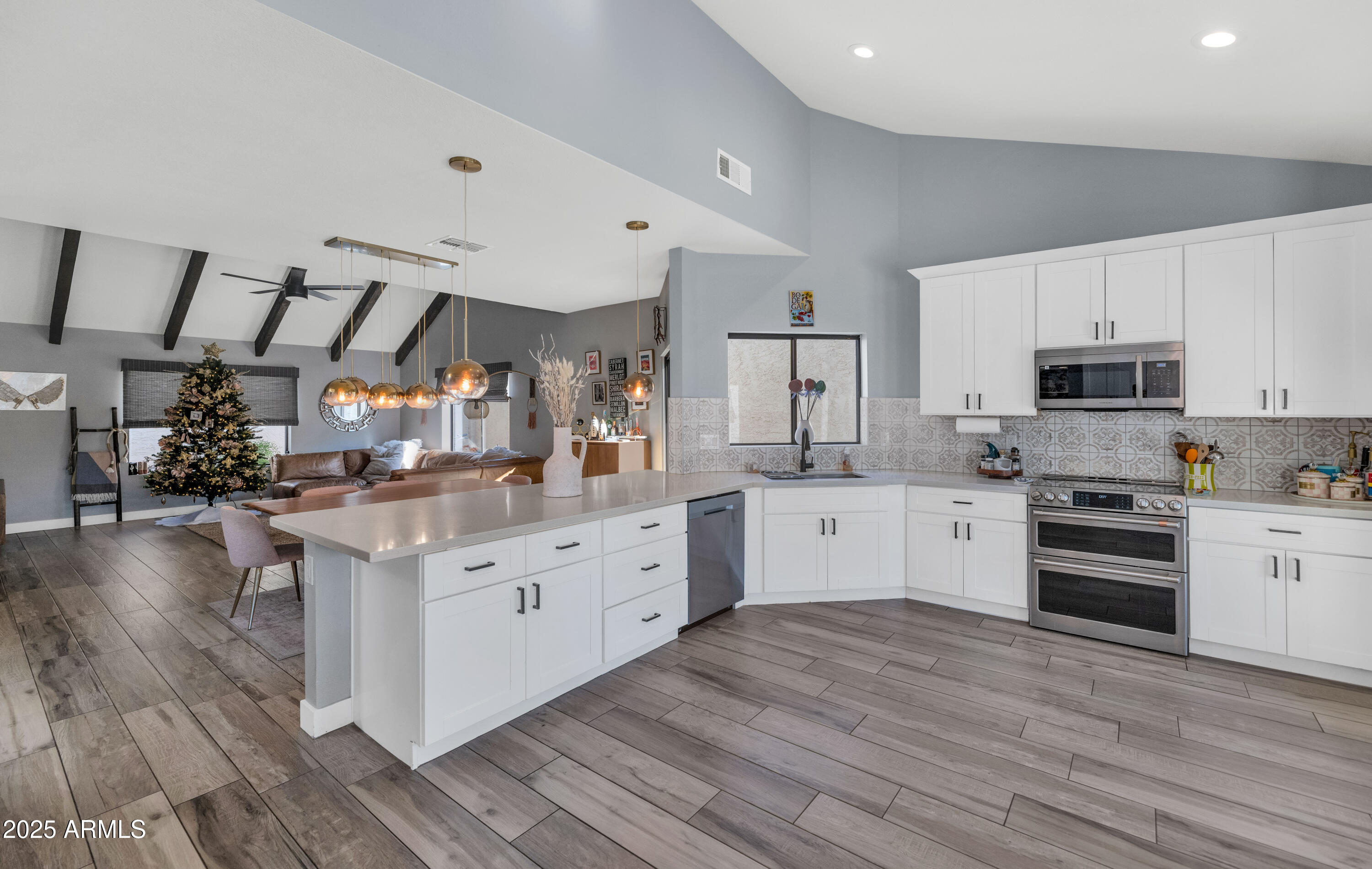 7252 E MAVERICK Road