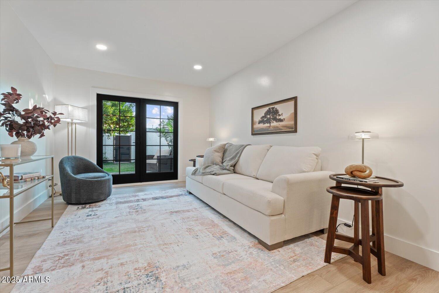 6637 E CULVER Street