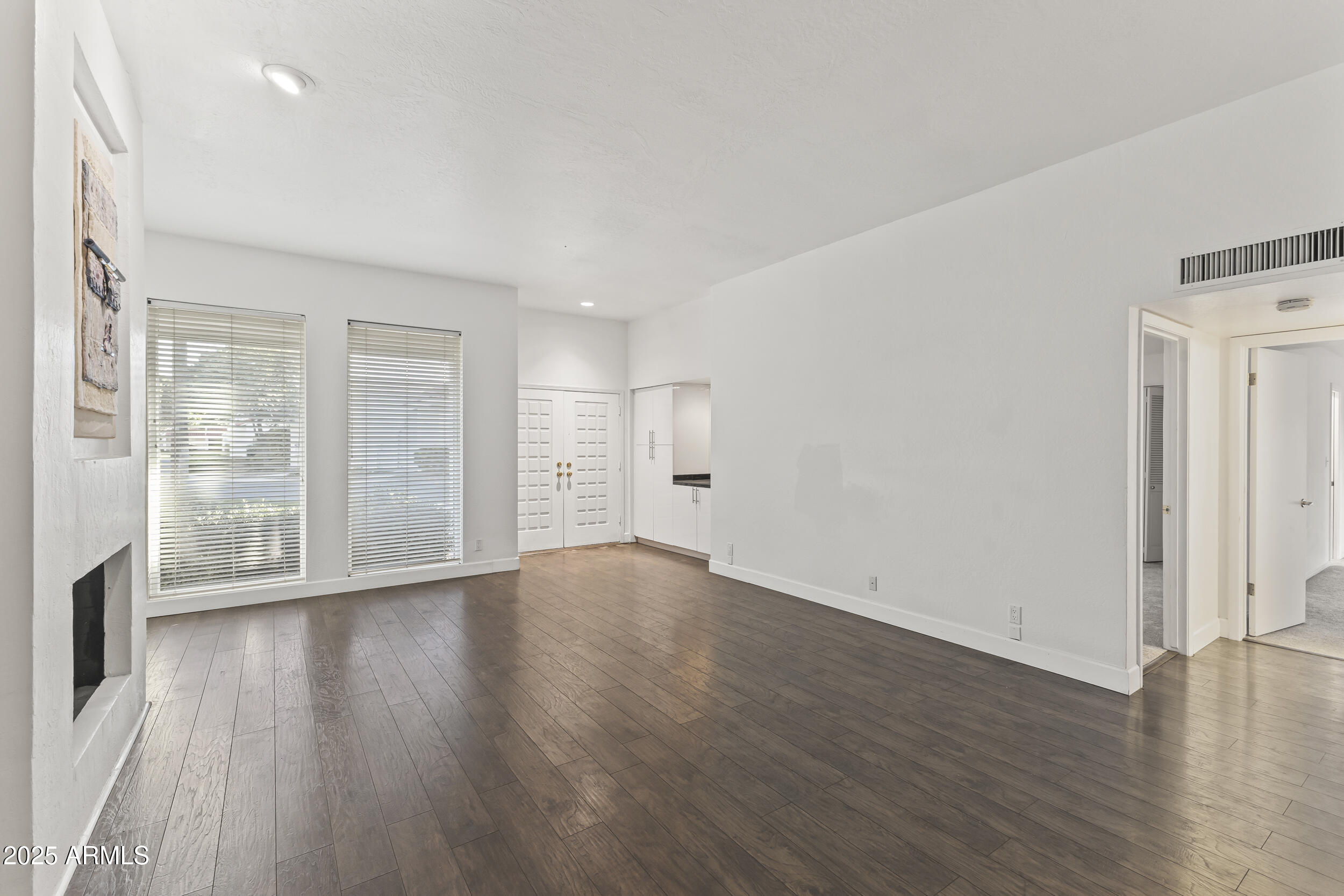 7161 E MCDONALD Drive