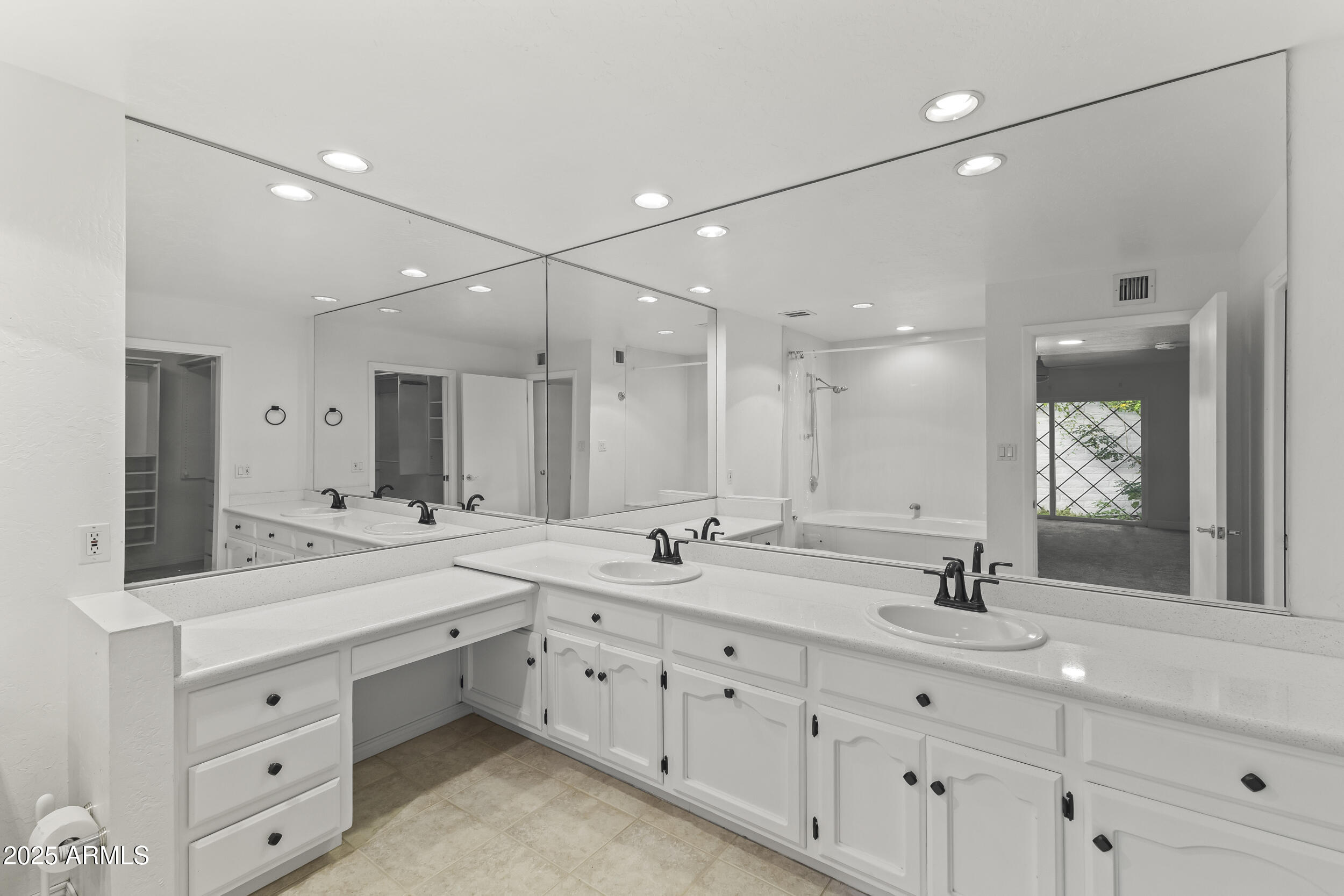 7161 E MCDONALD Drive