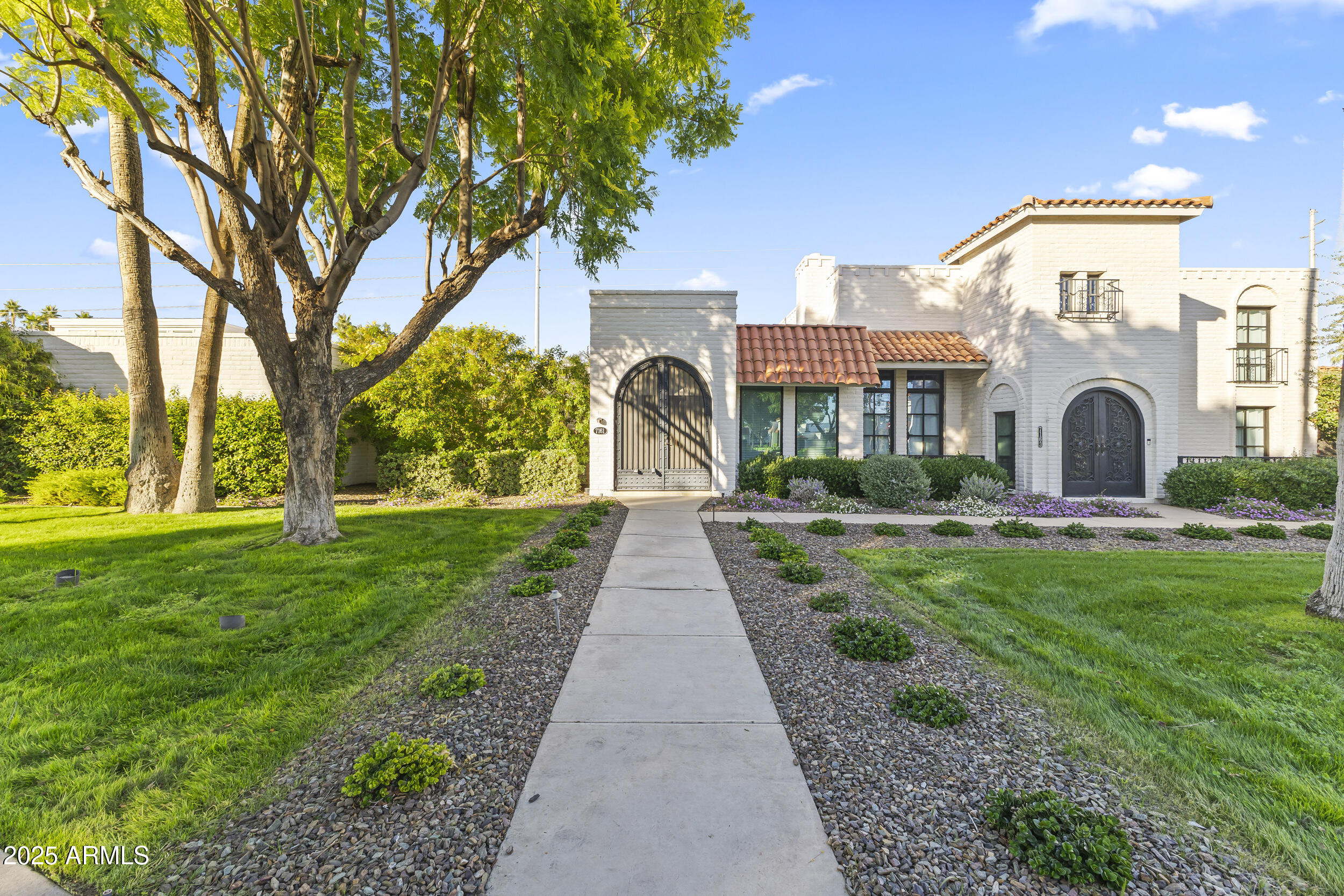 7161 E MCDONALD Drive