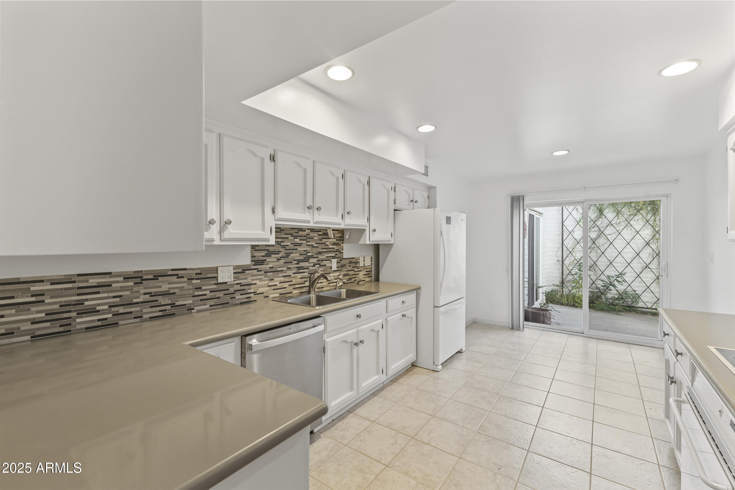 7161 E MCDONALD Drive