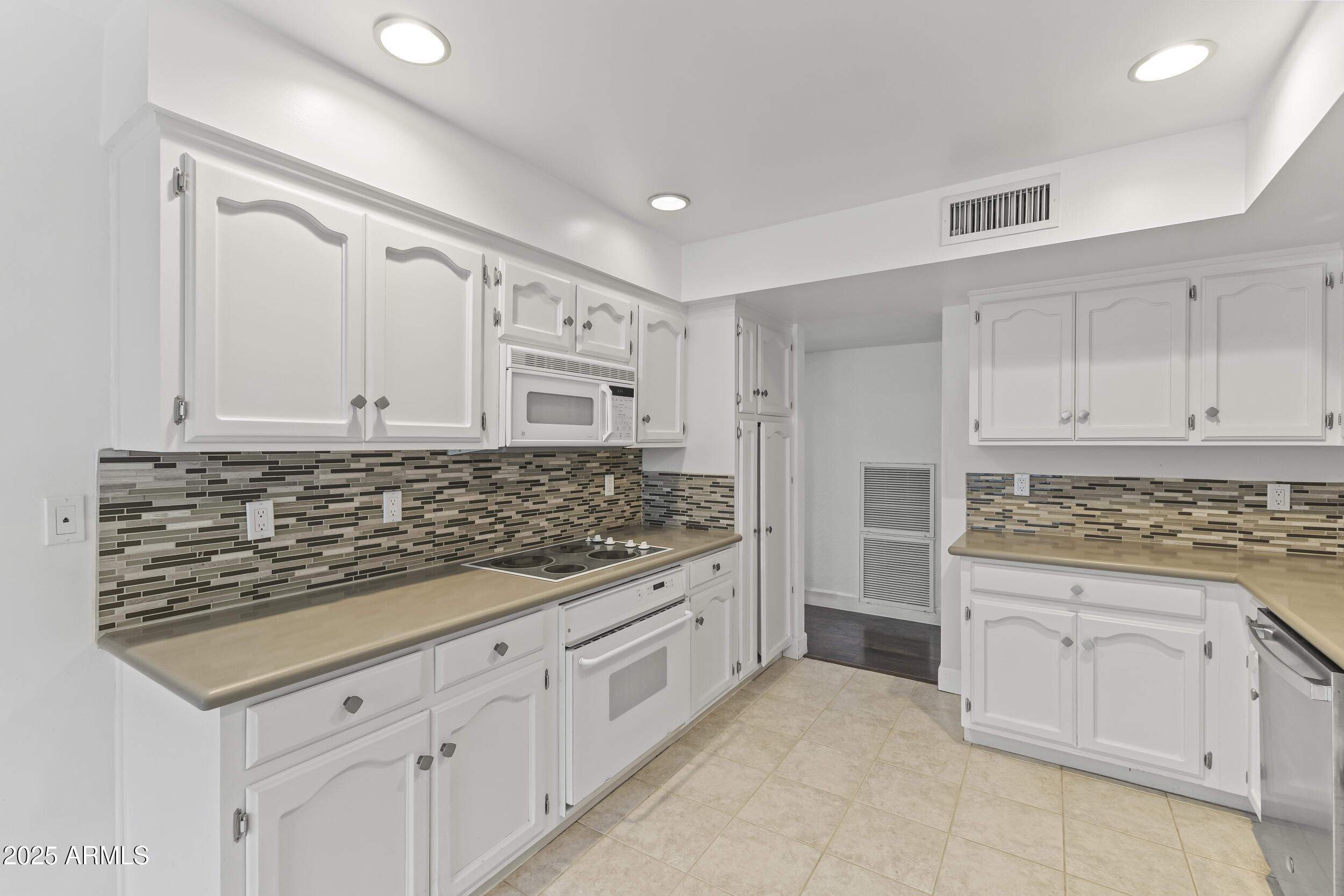 7161 E MCDONALD Drive