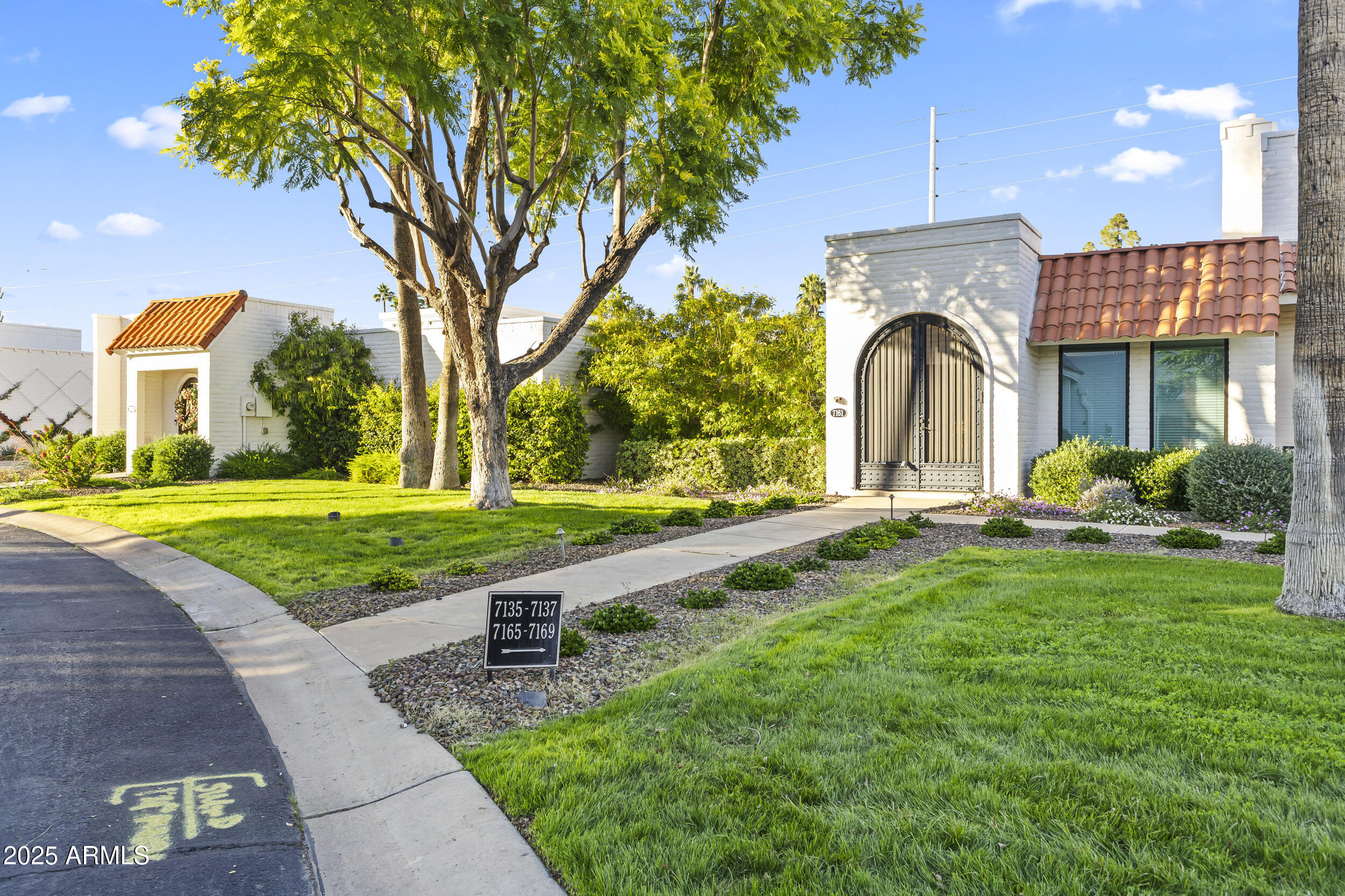 7161 E MCDONALD Drive