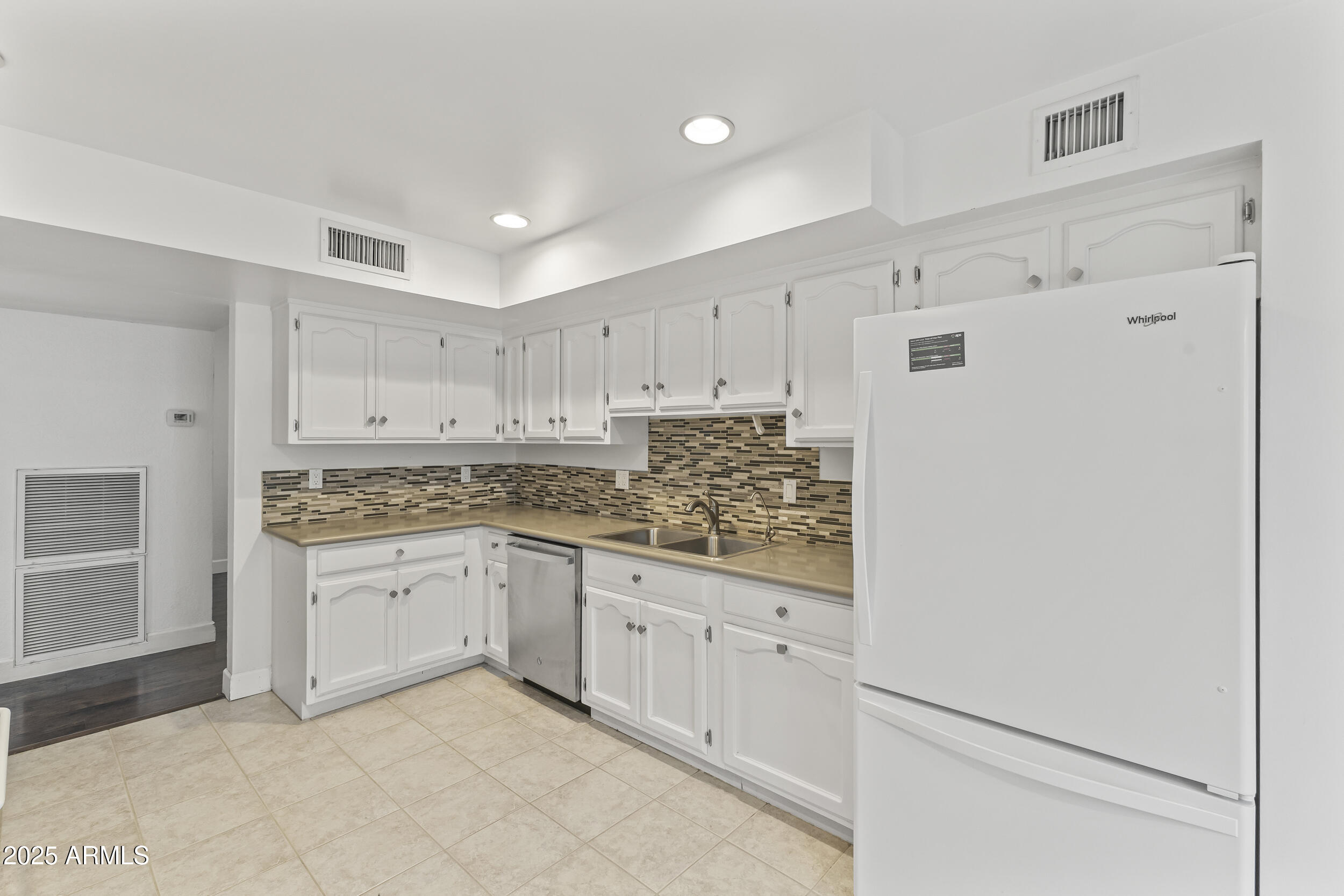 7161 E MCDONALD Drive