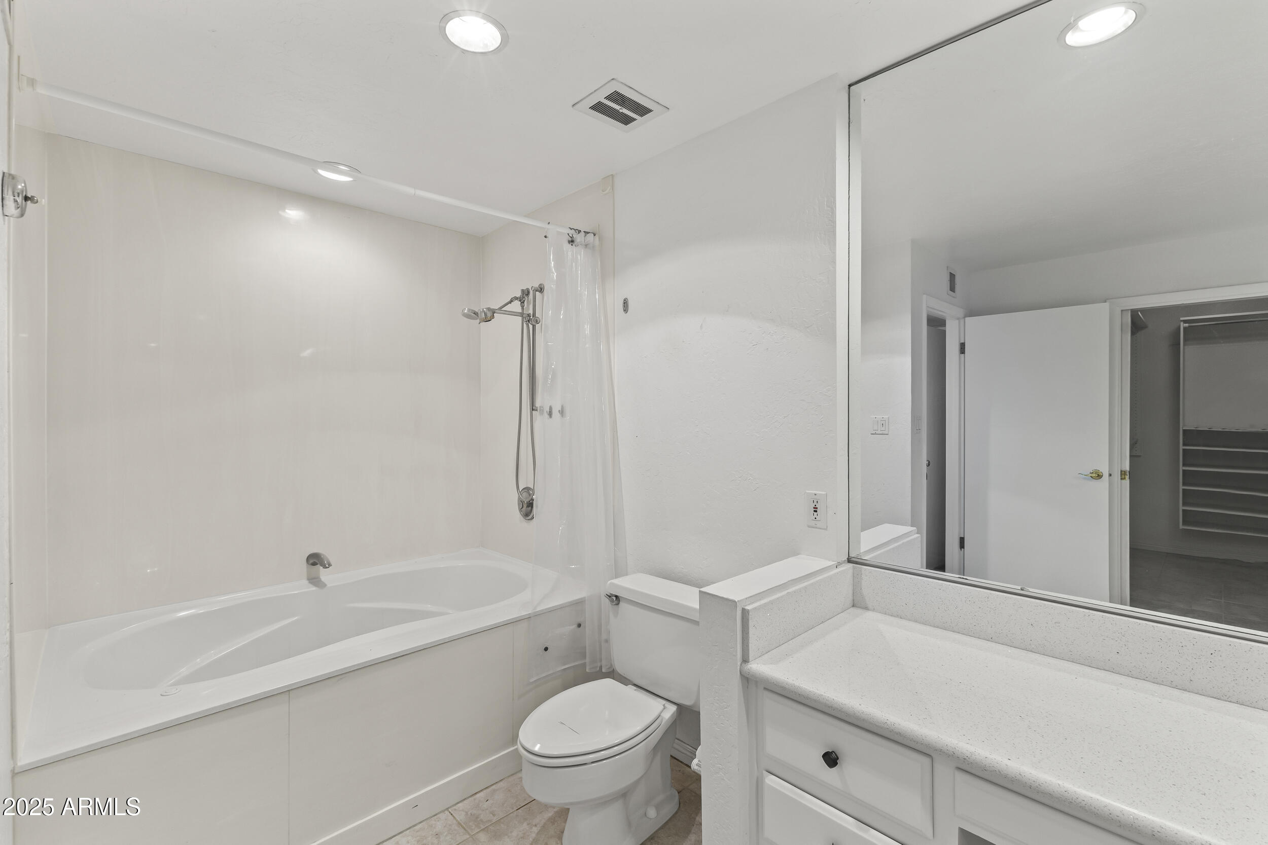 7161 E MCDONALD Drive