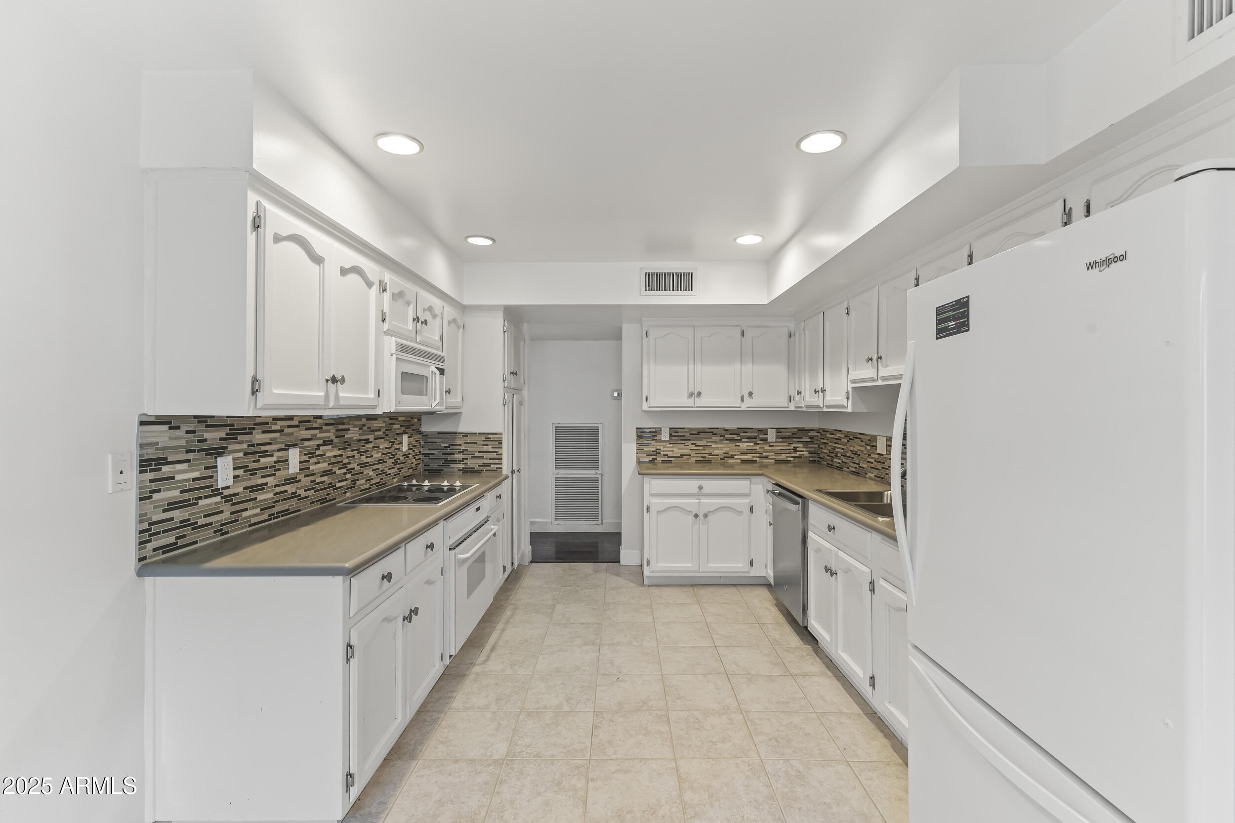 7161 E MCDONALD Drive