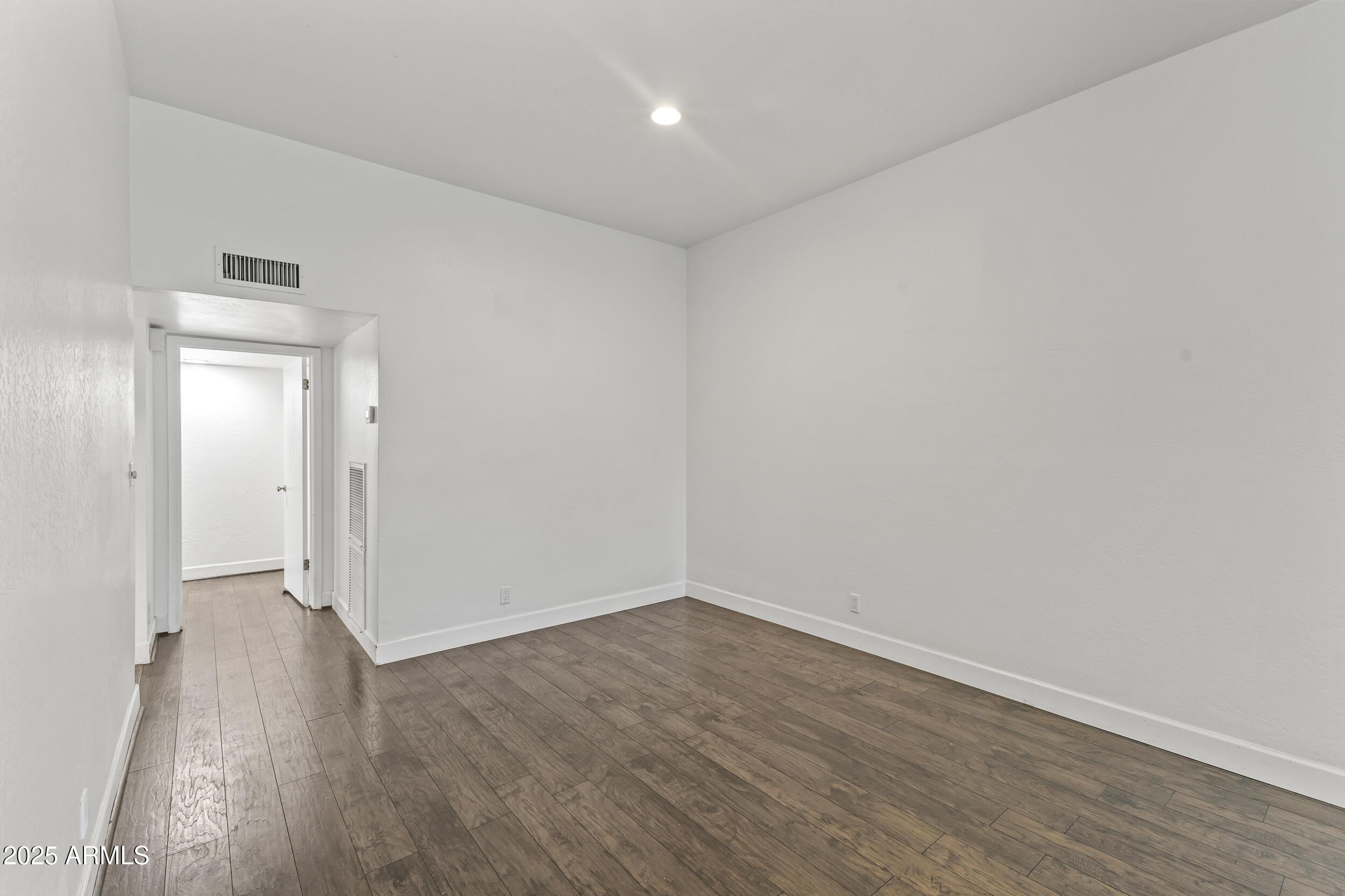 7161 E MCDONALD Drive