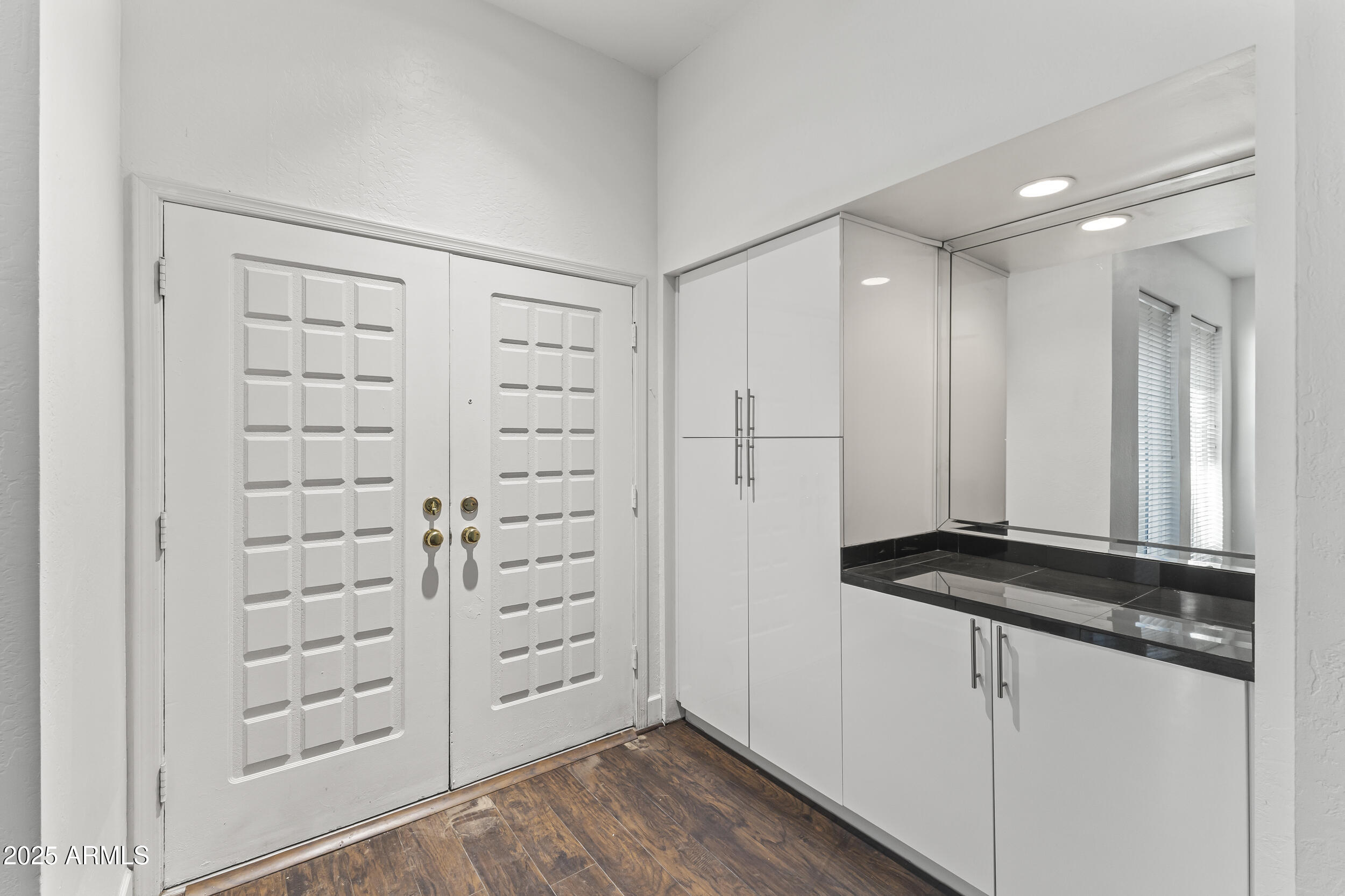 7161 E MCDONALD Drive