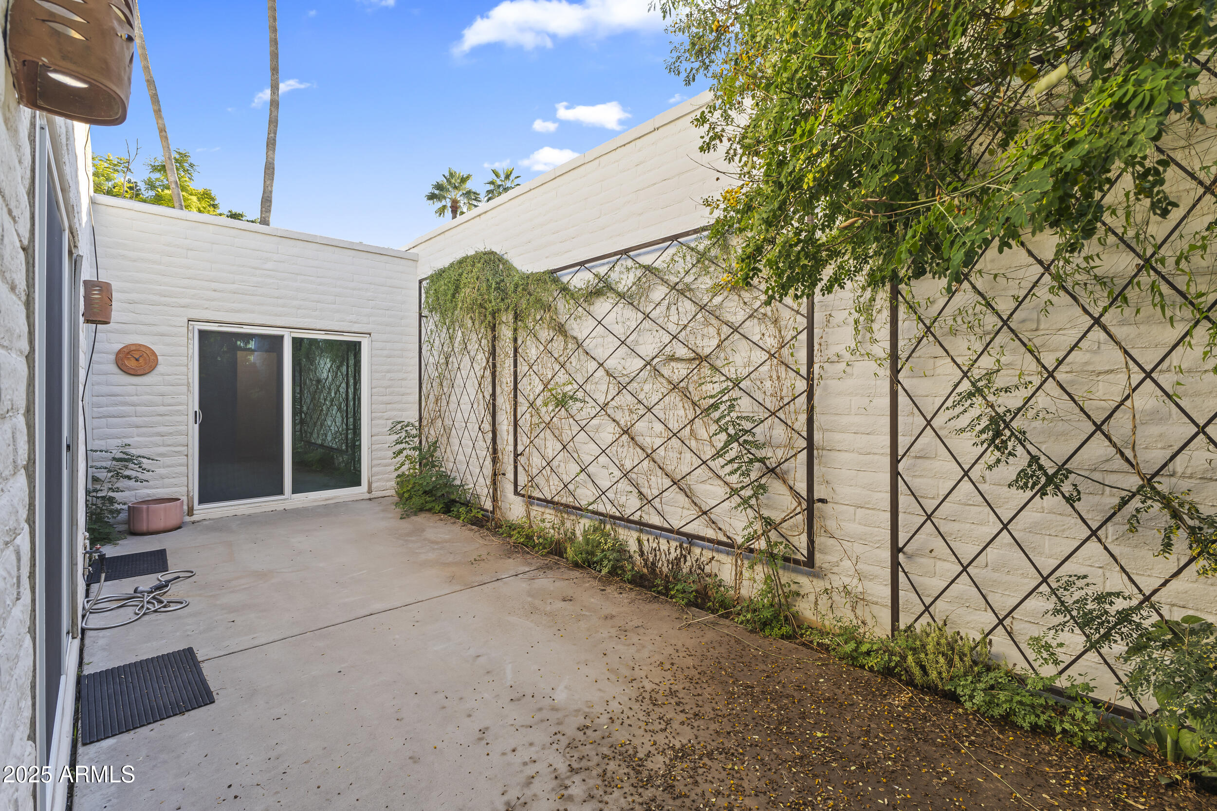 7161 E MCDONALD Drive