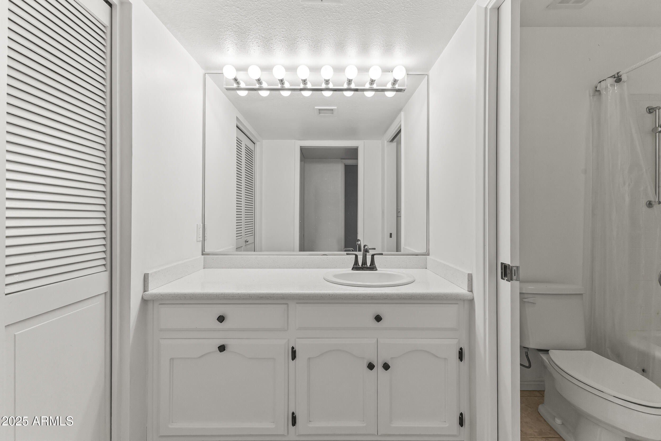 7161 E MCDONALD Drive