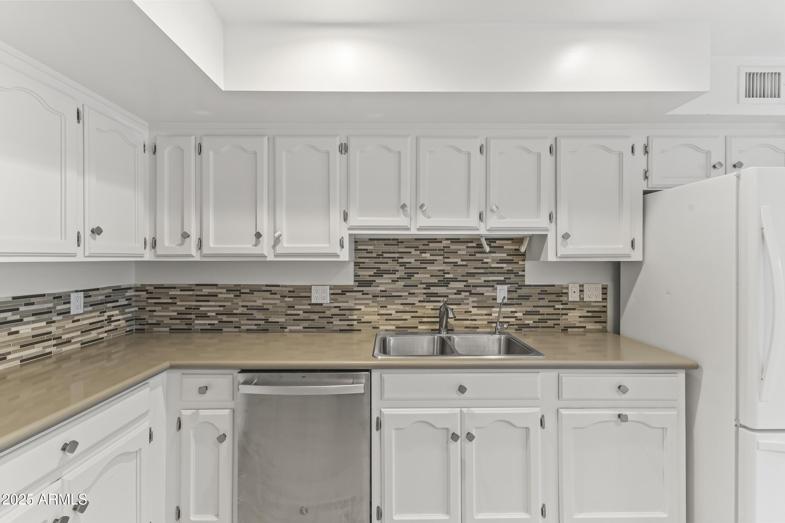 7161 E MCDONALD Drive